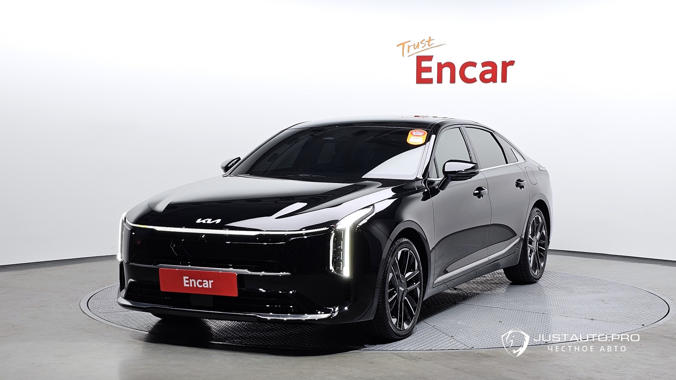 Автомобиль Kia K8