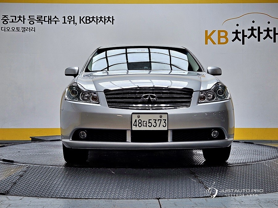 Автомобиль Infiniti M