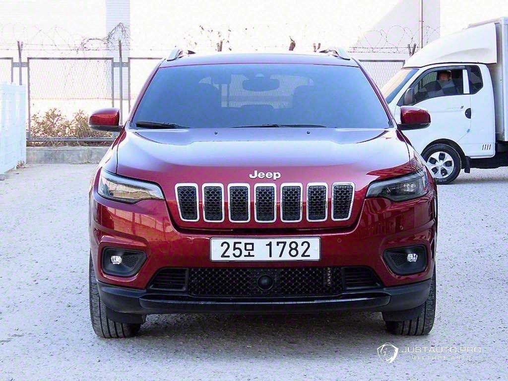 Автомобиль Jeep Cherokee