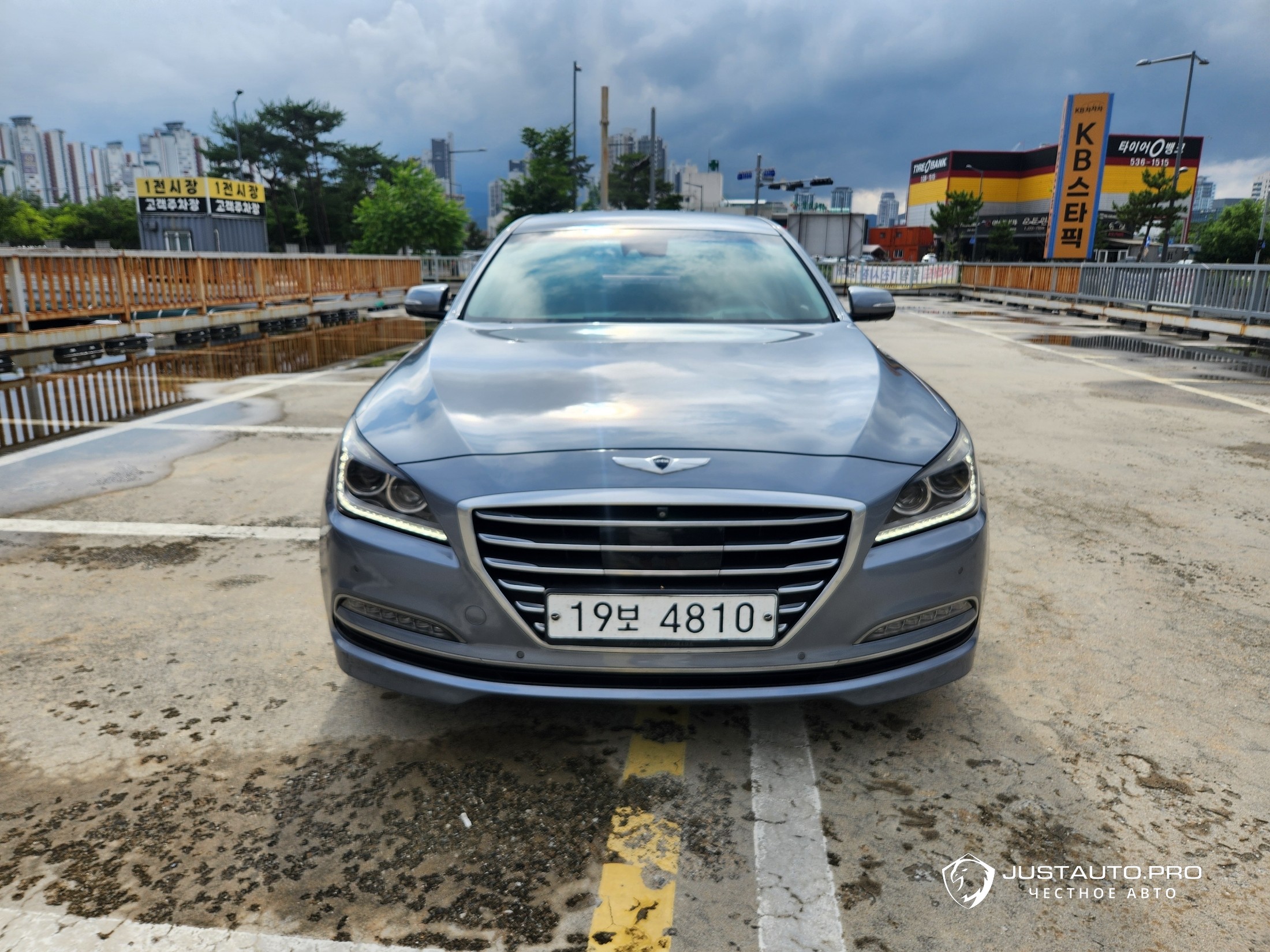 Автомобиль Hyundai Genesis