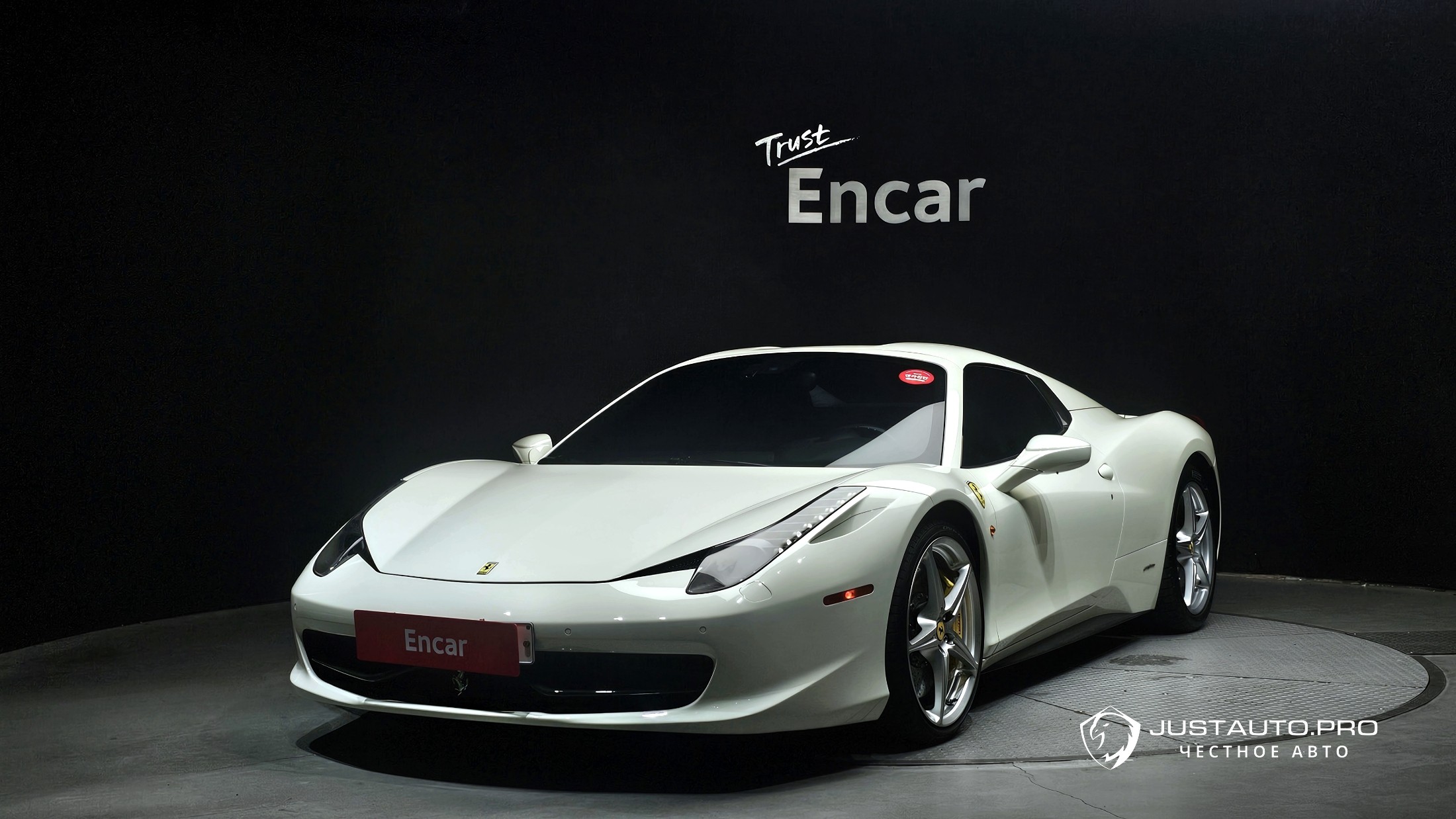 Автомобиль Ferrari 458