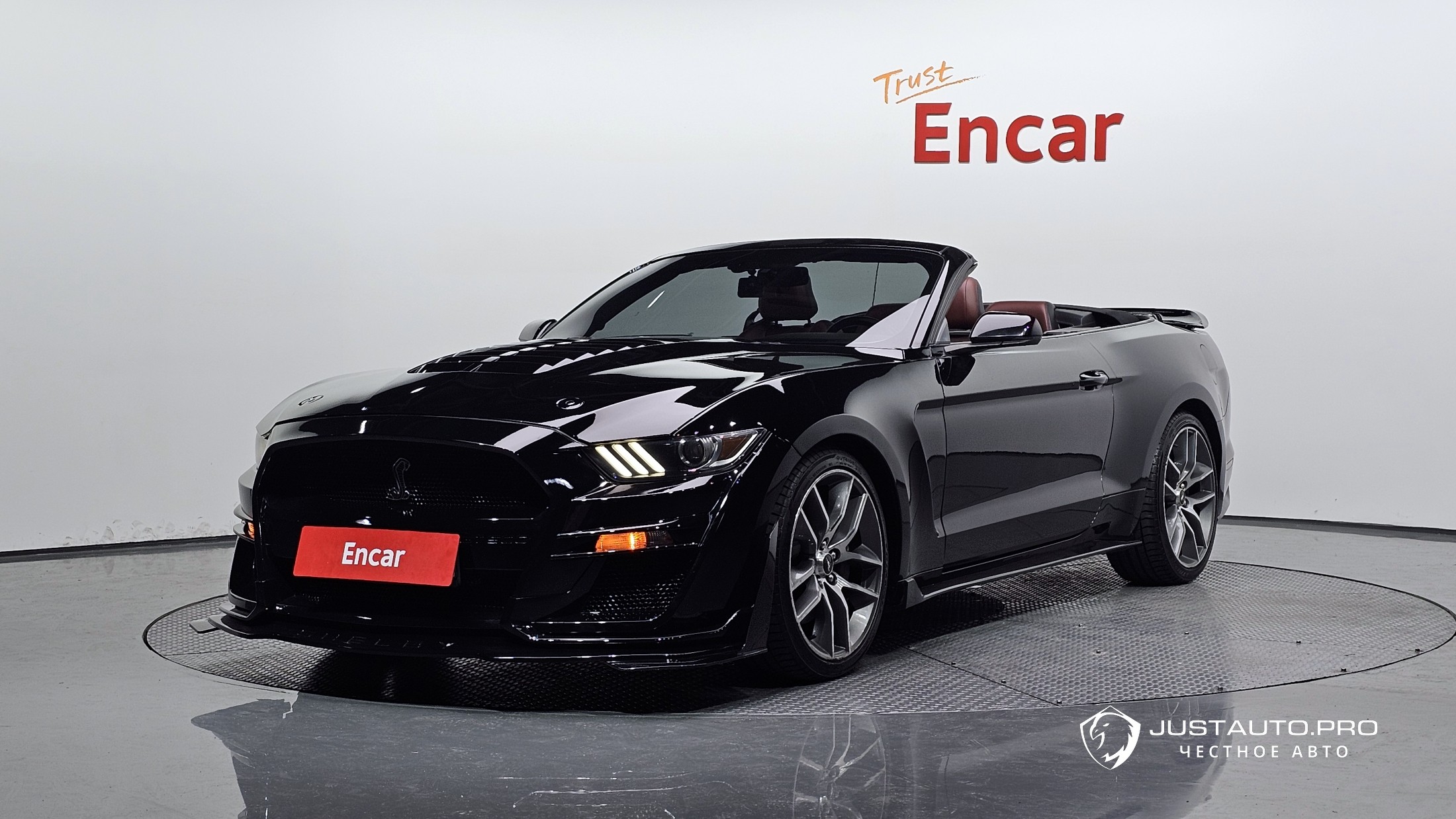 Автомобиль Ford Mustang