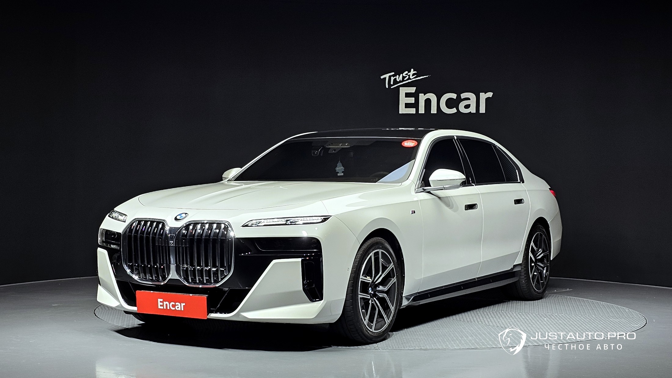 Автомобиль BMW 7-Series