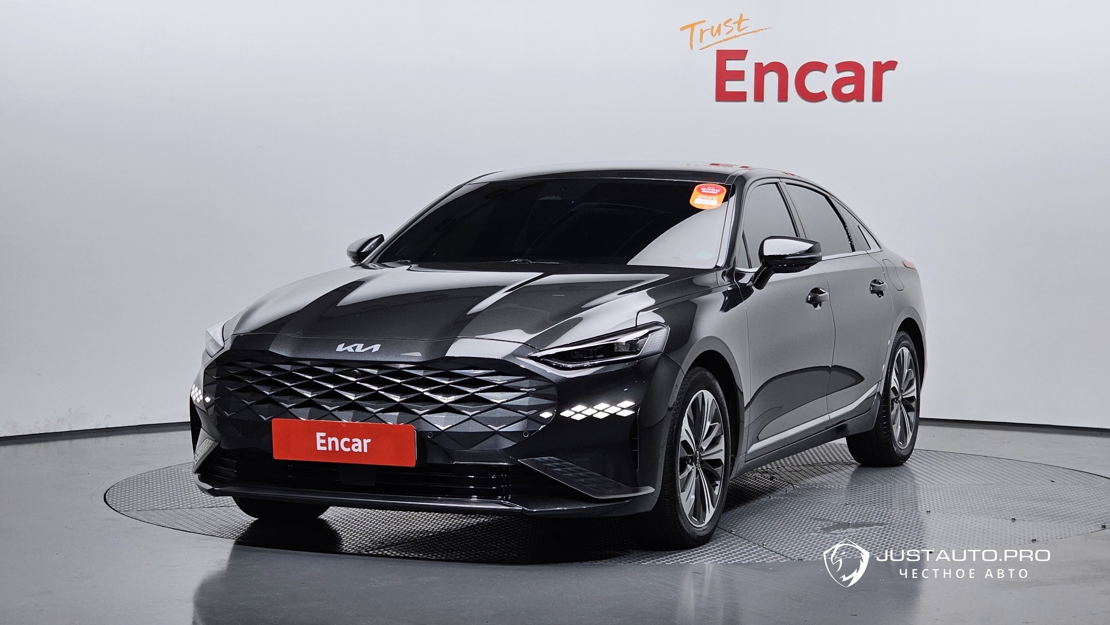 Автомобиль Kia K8