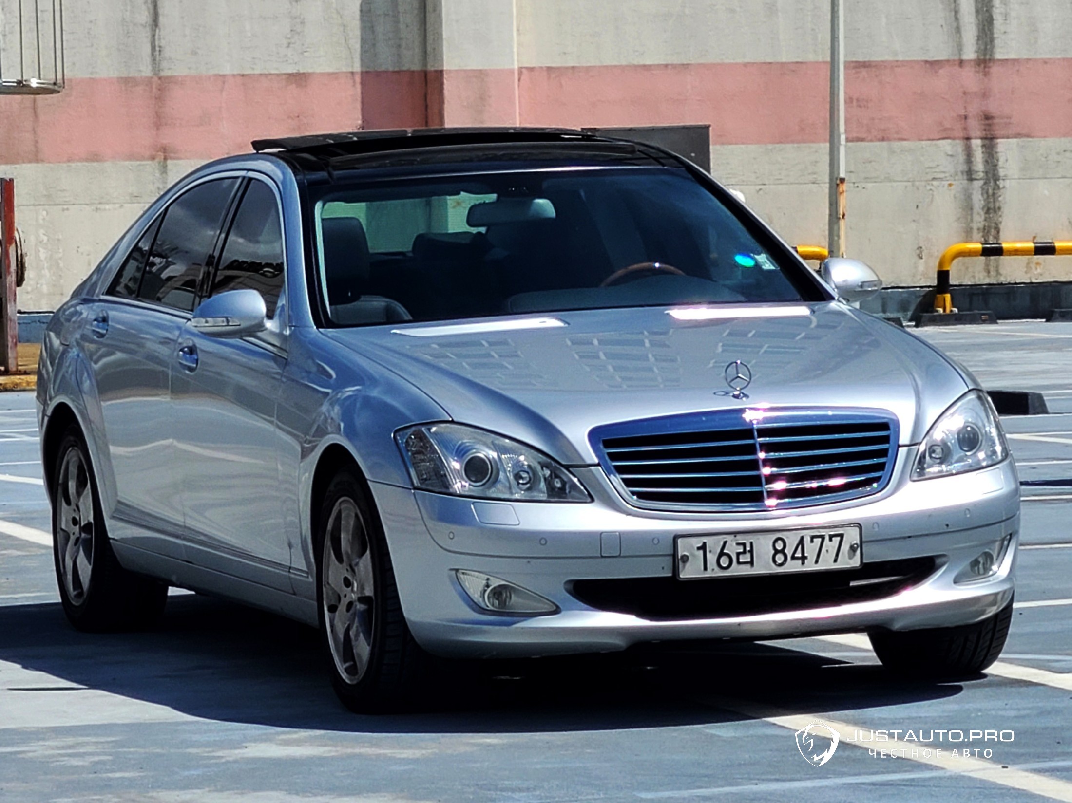 Автомобиль Mercedes-Benz S-Class