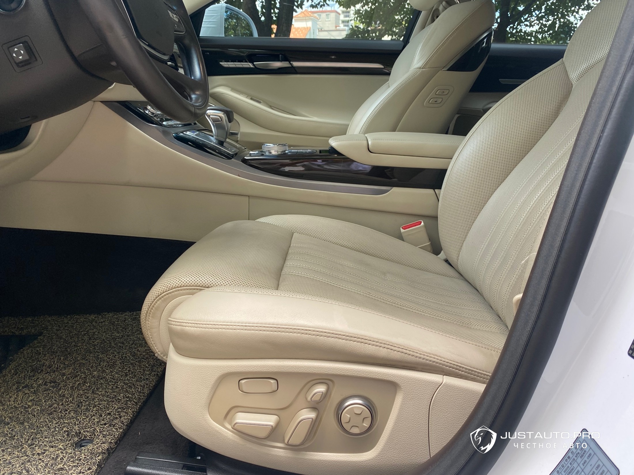 Автомобиль Genesis EQ900