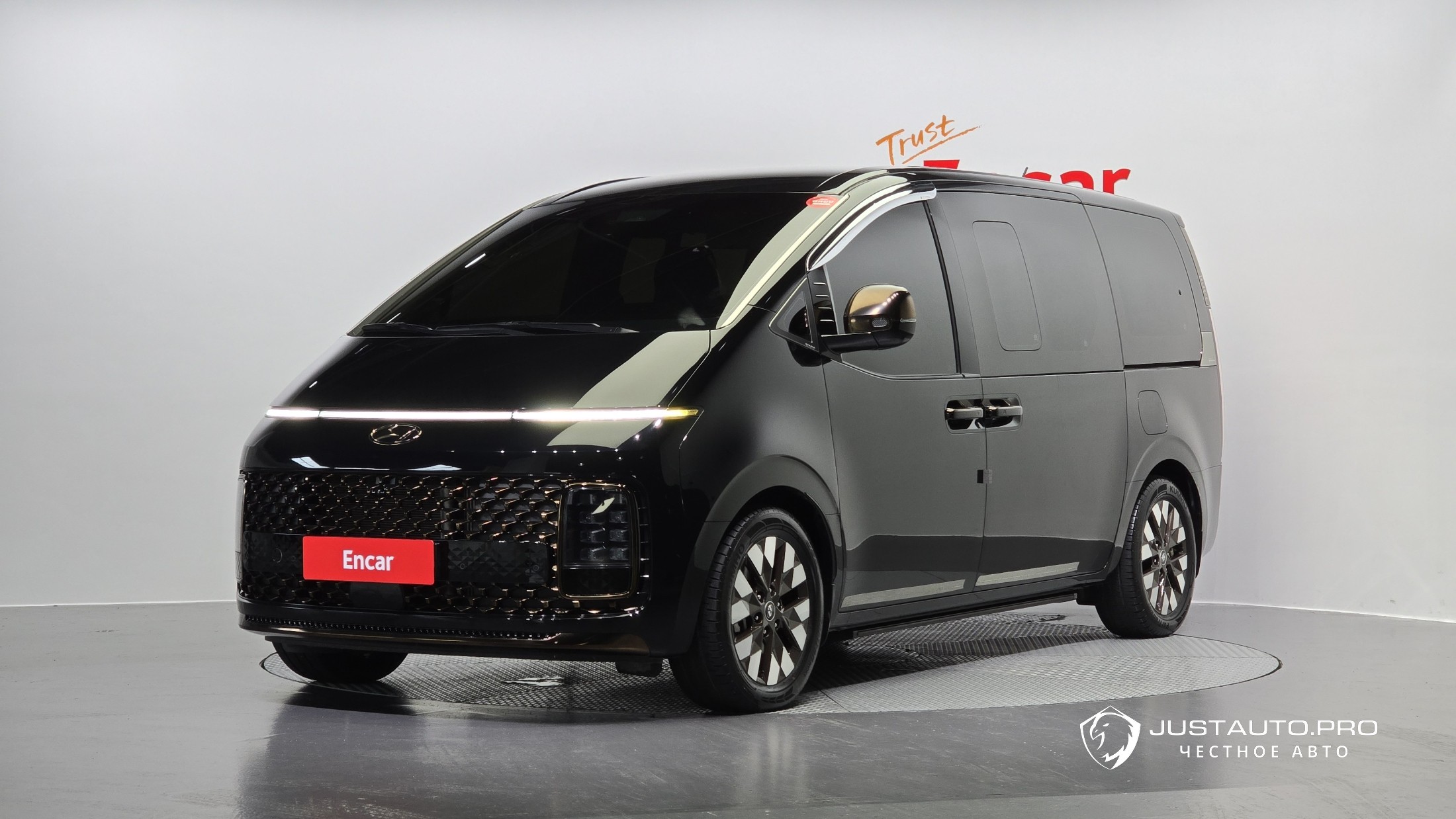Автомобиль Hyundai Staria