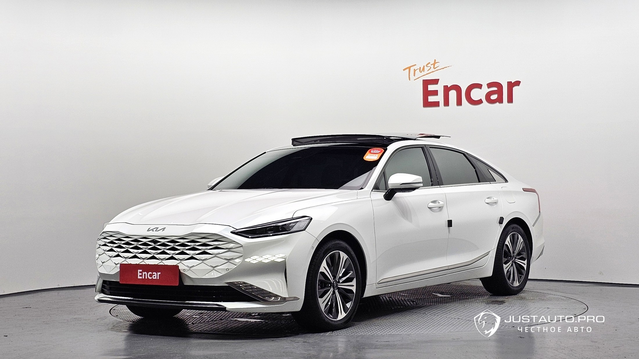 Автомобиль Kia K8