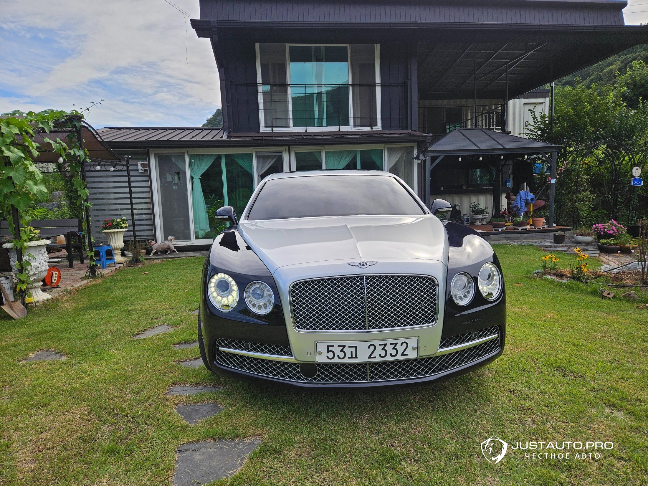 Автомобиль Bentley Flying Spur