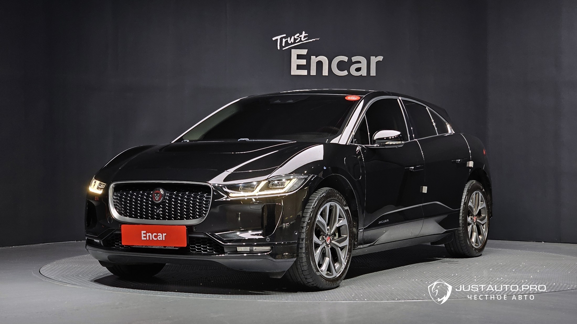 Автомобиль Jaguar I-PACE