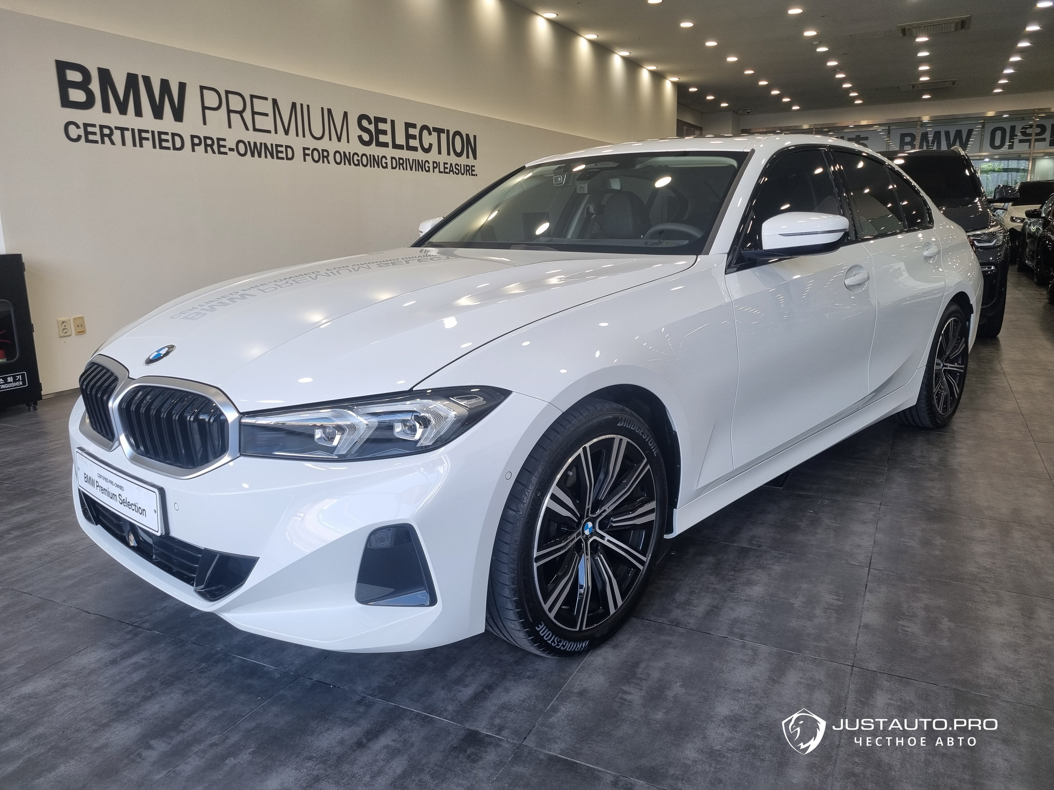 Автомобиль BMW 3-Series