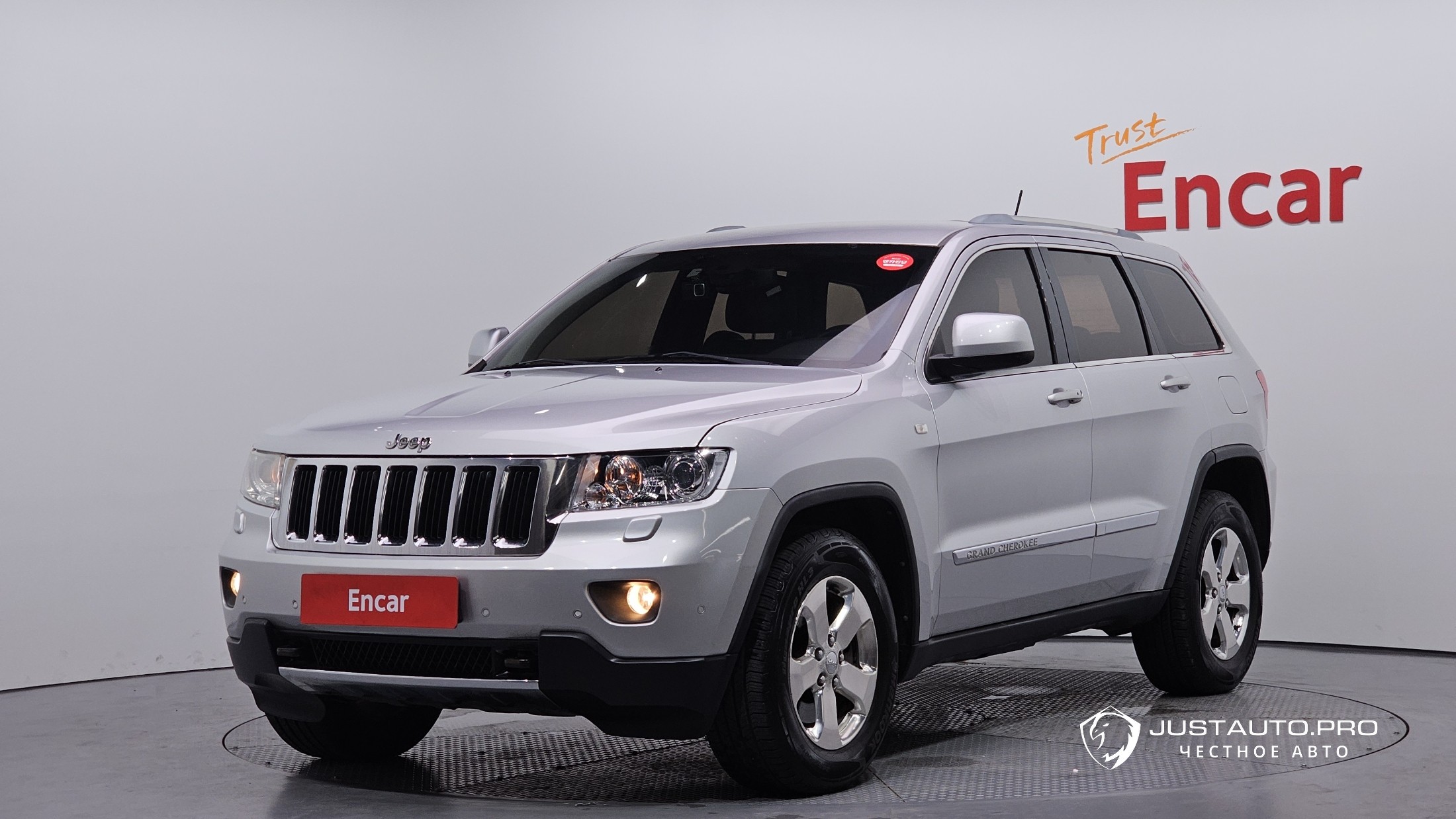 Автомобиль Jeep Cherokee