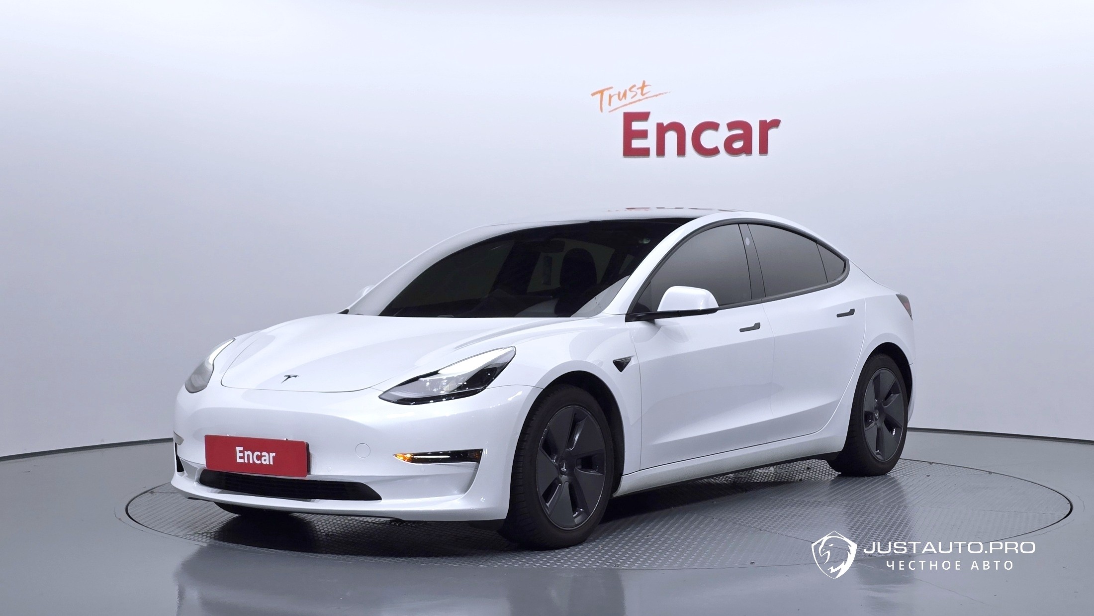 Автомобиль Tesla Model 3