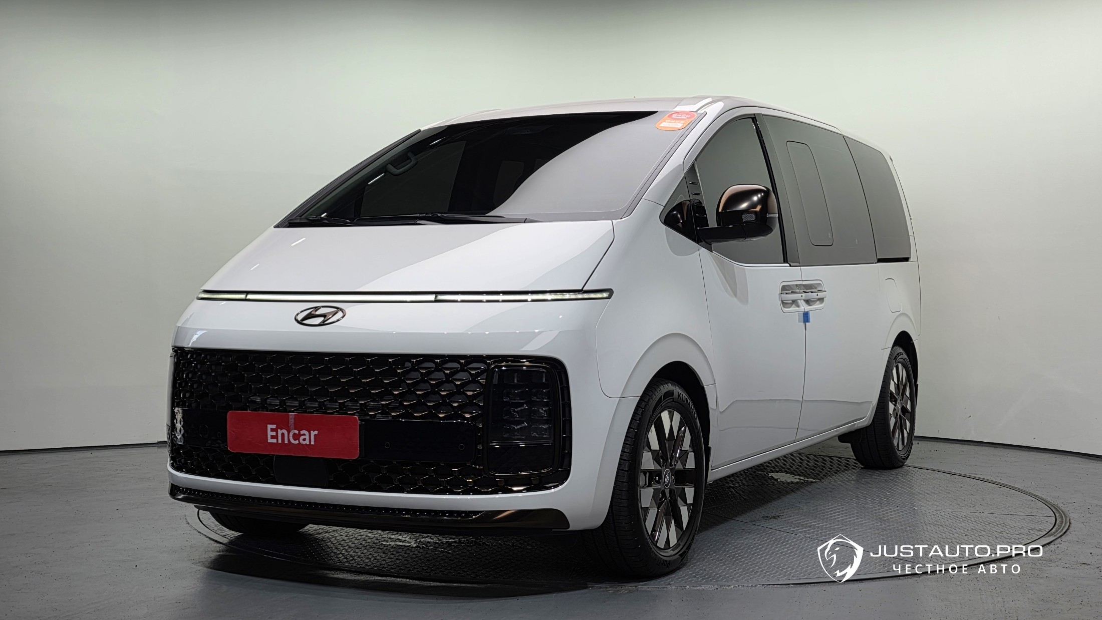 Автомобиль Hyundai Staria