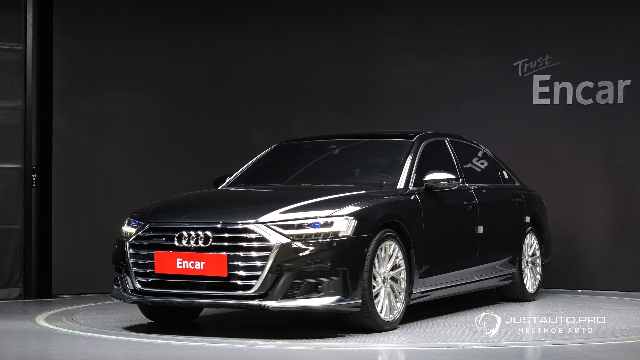 Автомобиль Audi A8