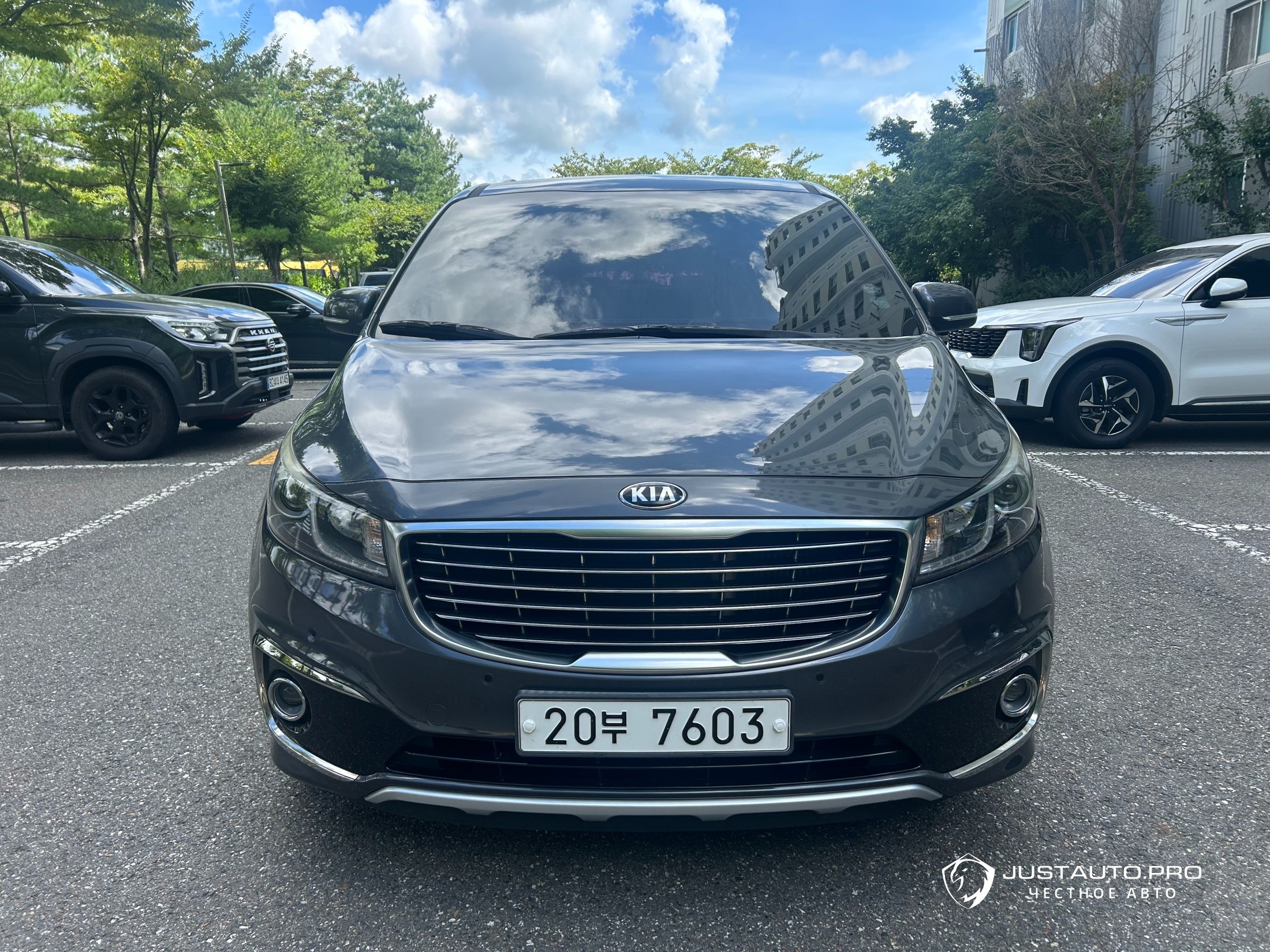 Автомобиль Kia Canival