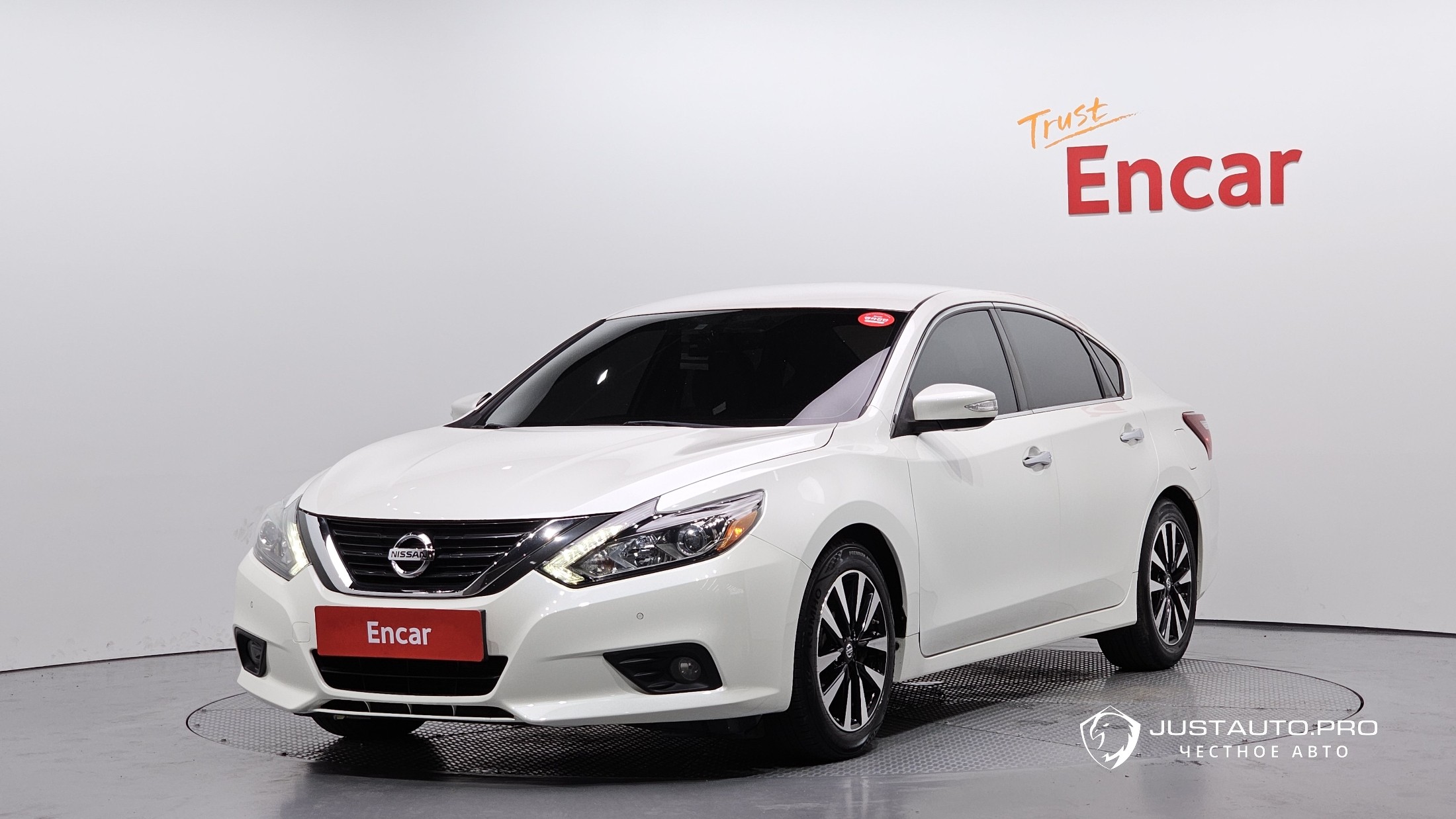 Автомобиль Nissan Altima