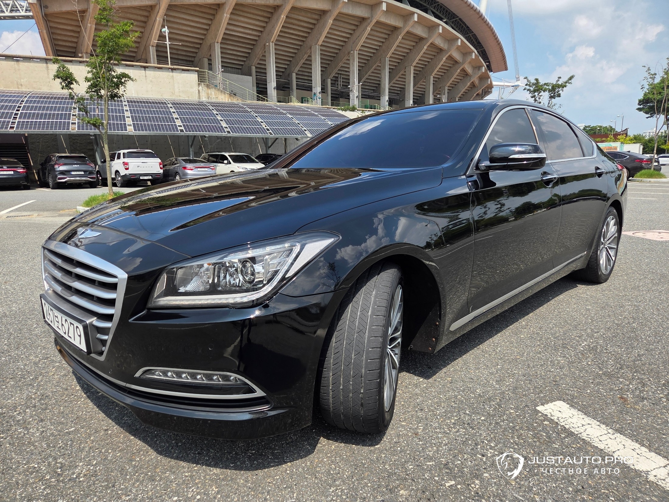 Автомобиль Hyundai Genesis