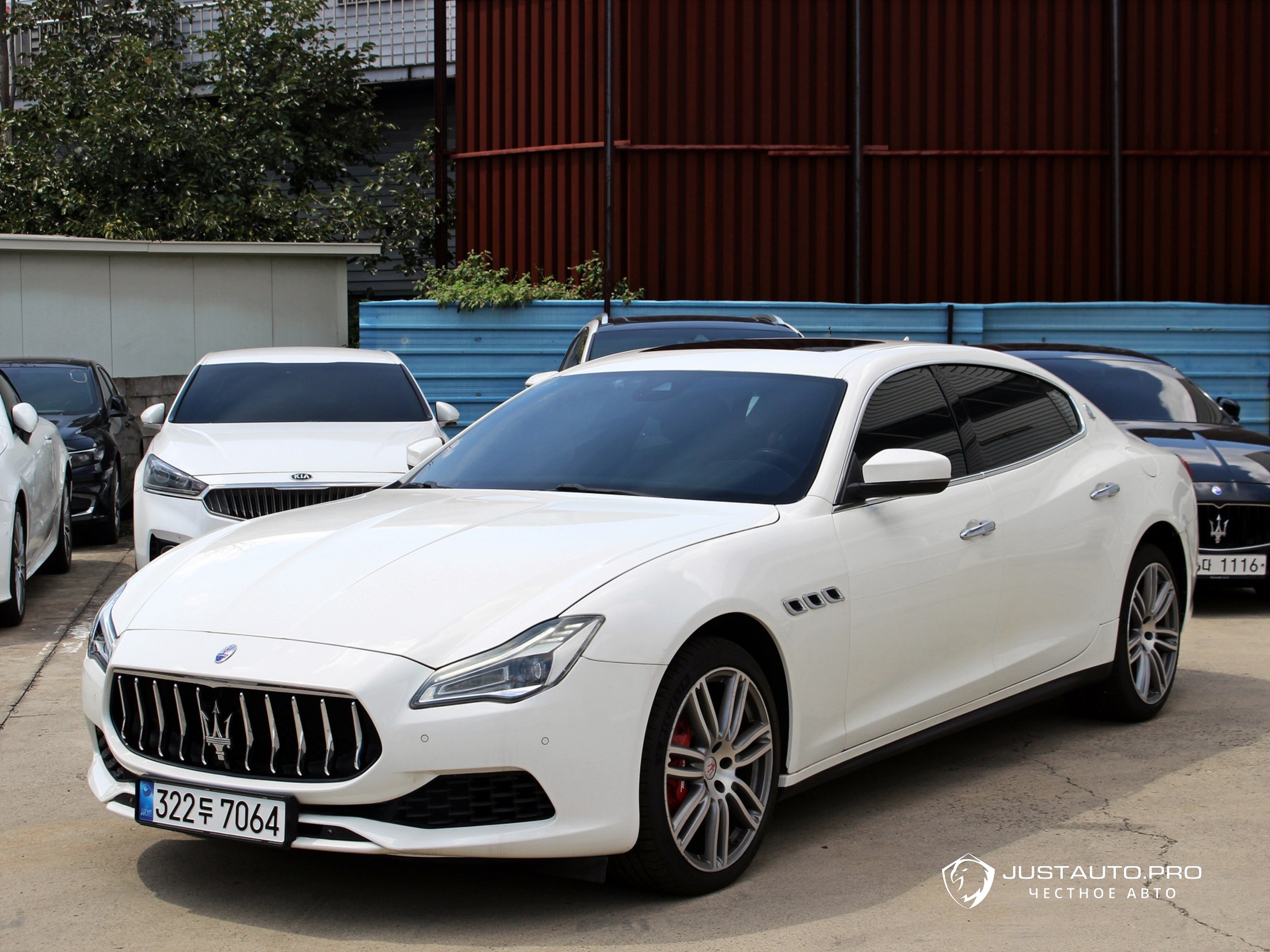 Автомобиль Maserati Quattroporte