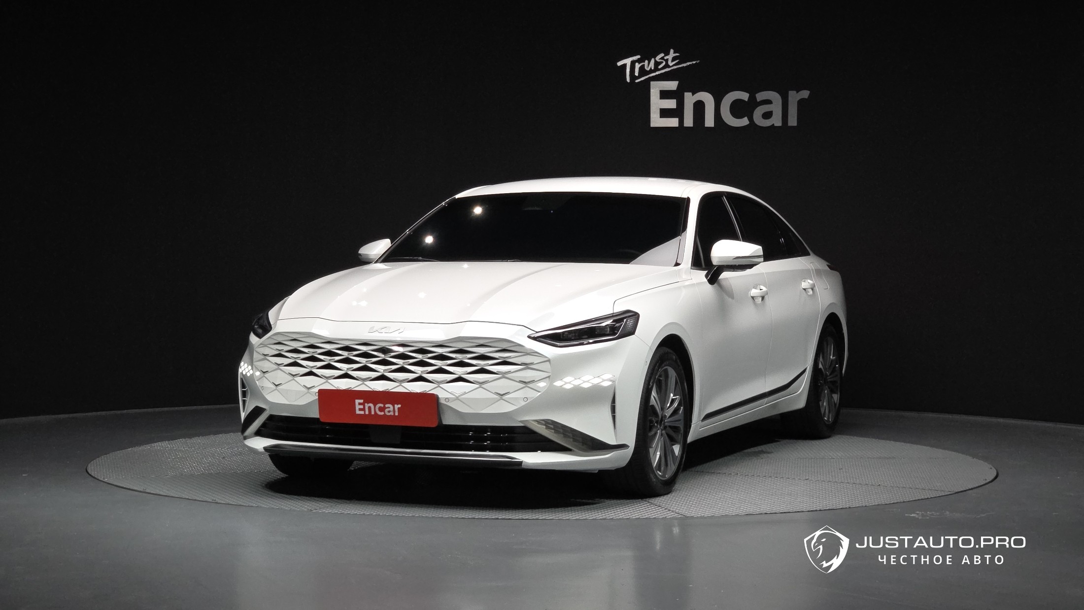 Автомобиль Kia K8
