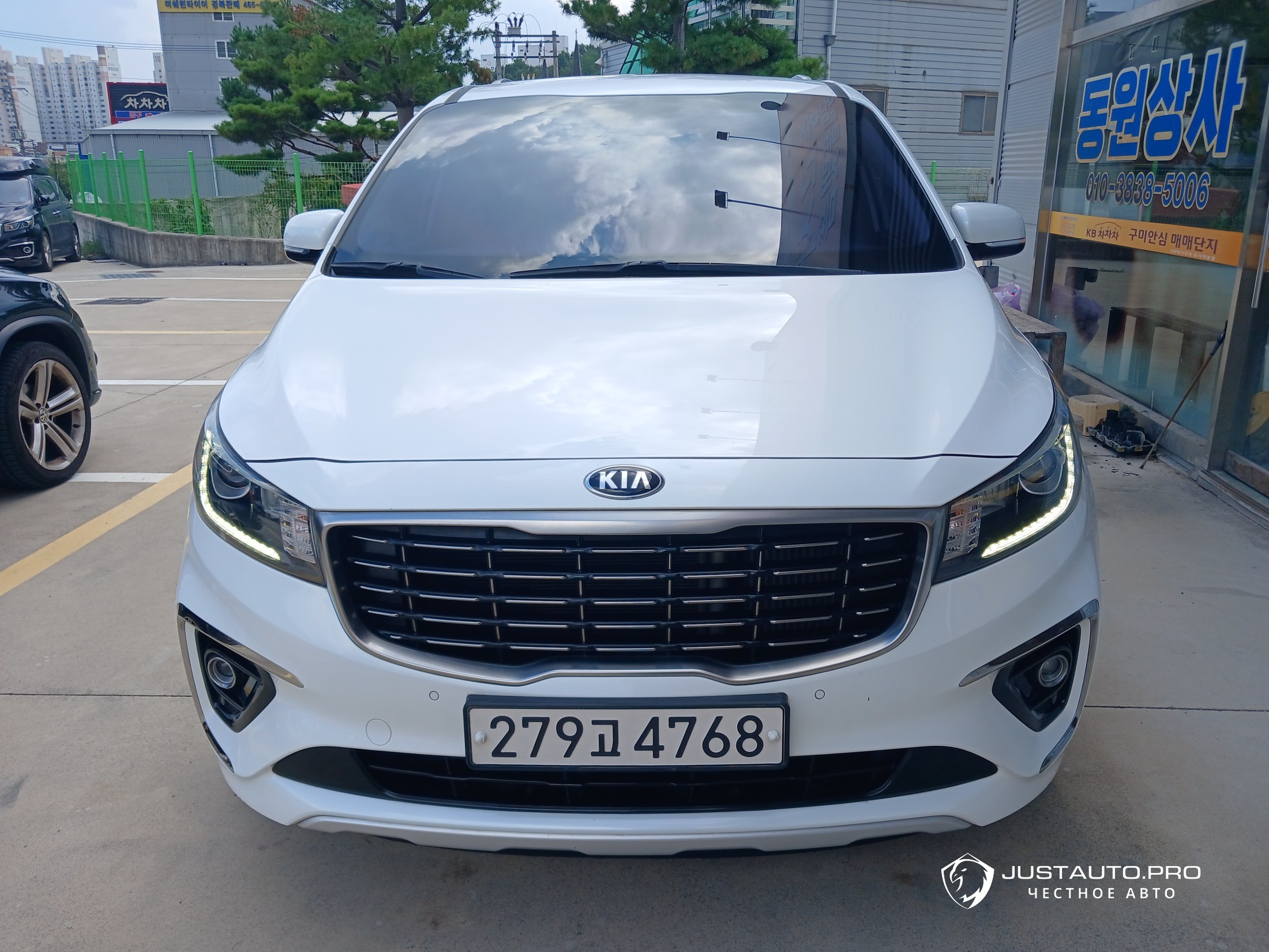 Автомобиль Kia Canival