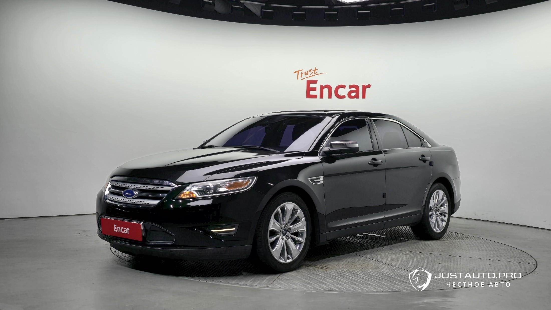 Автомобиль Ford Taurus