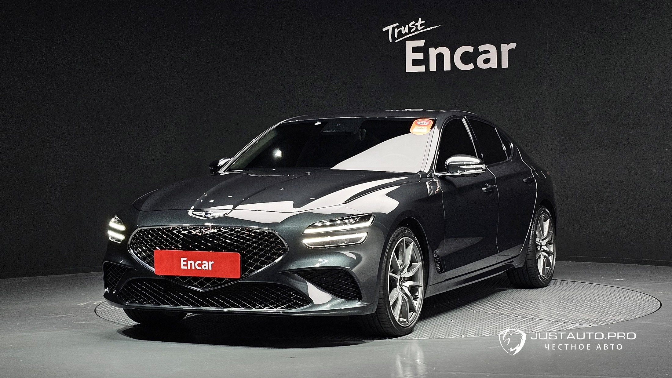Автомобиль Genesis G70
