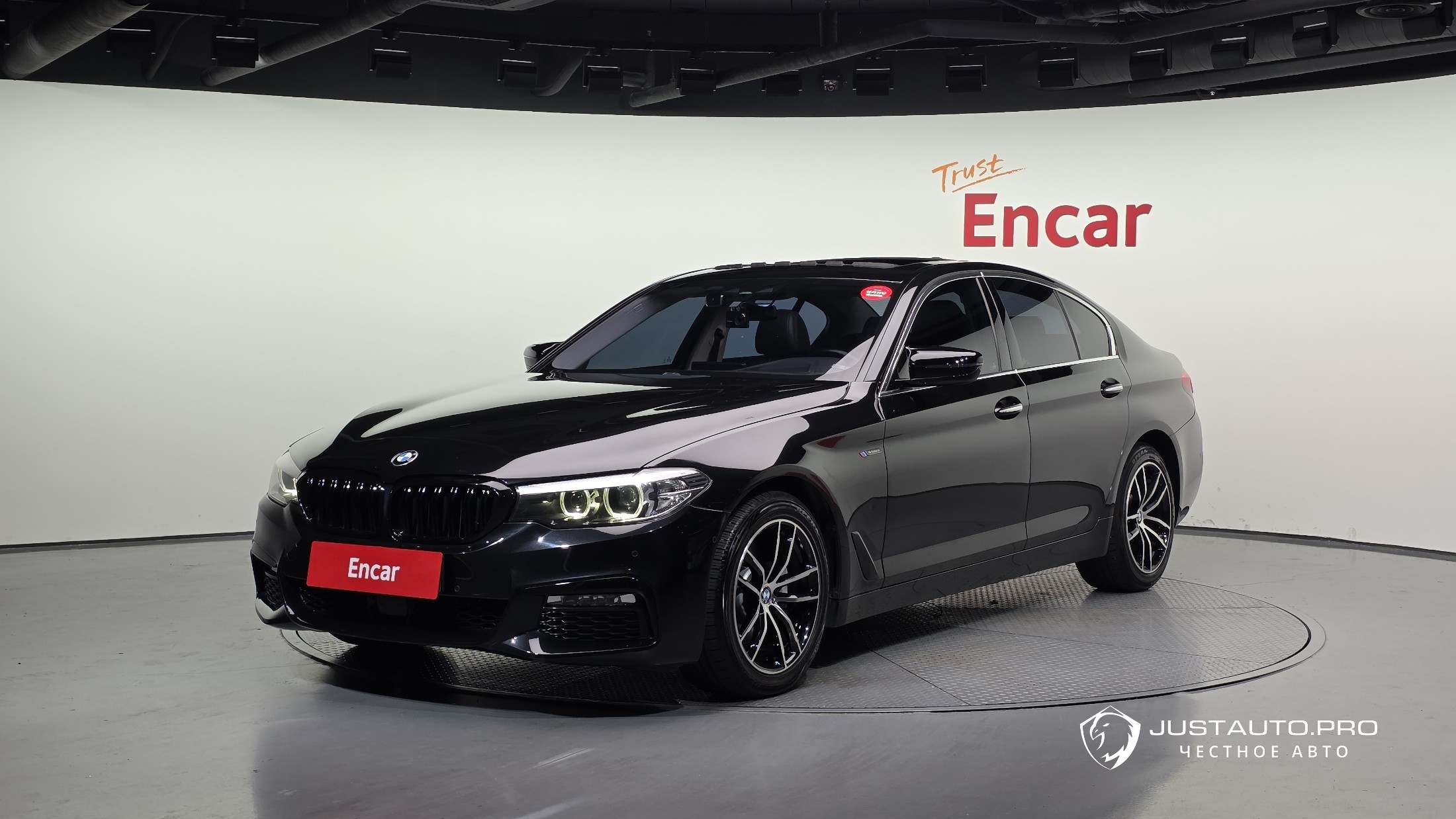 Автомобиль BMW 5-Series
