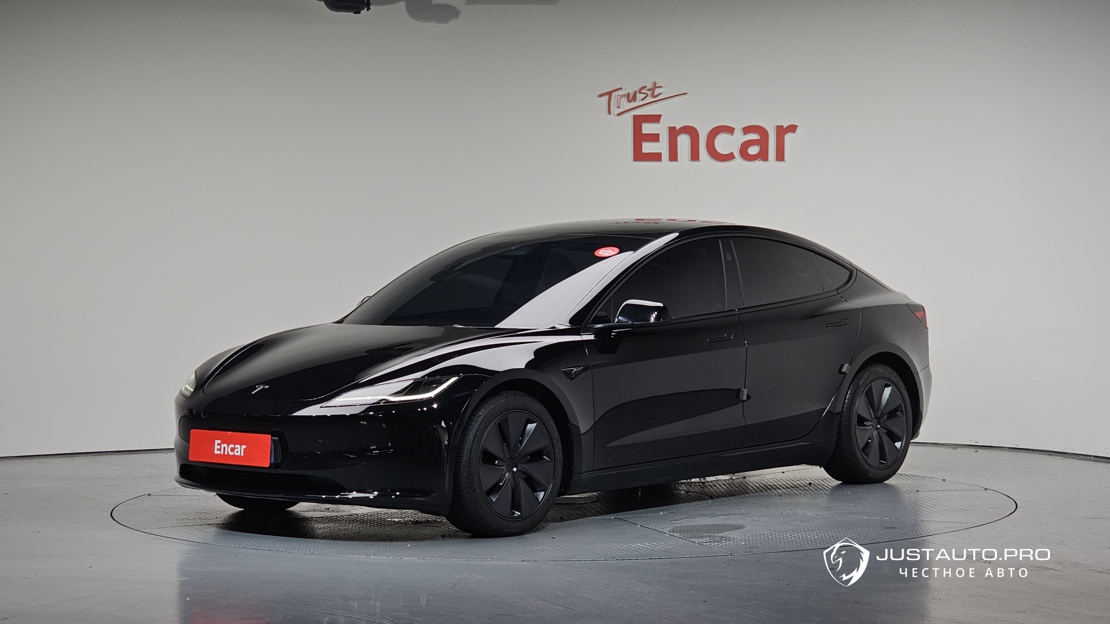 Автомобиль Tesla Model 3