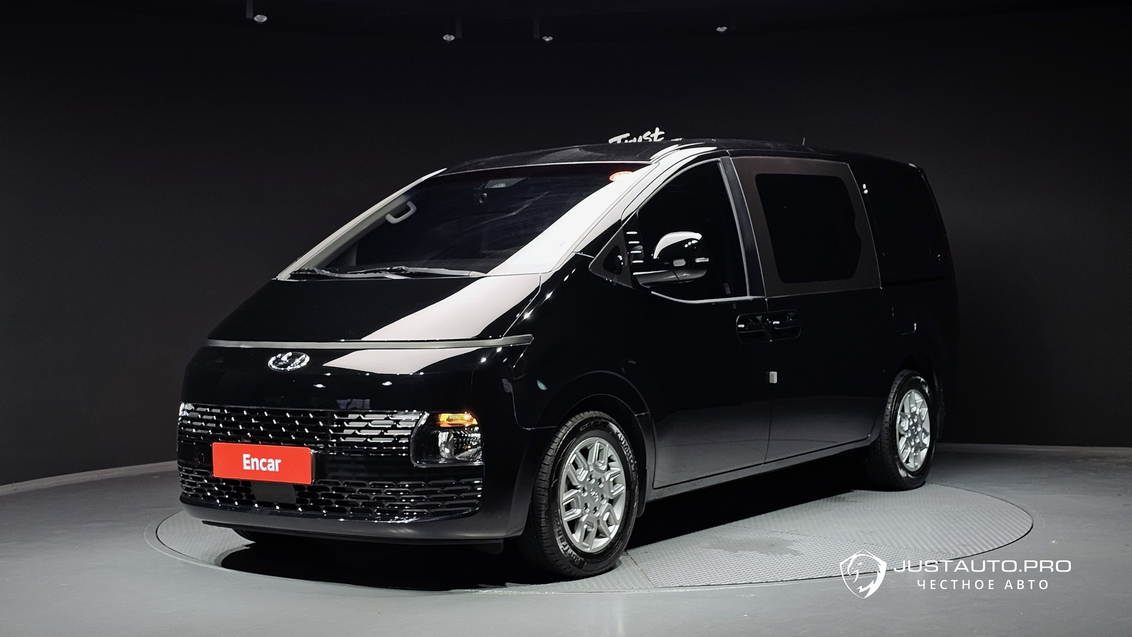 Автомобиль Hyundai Staria