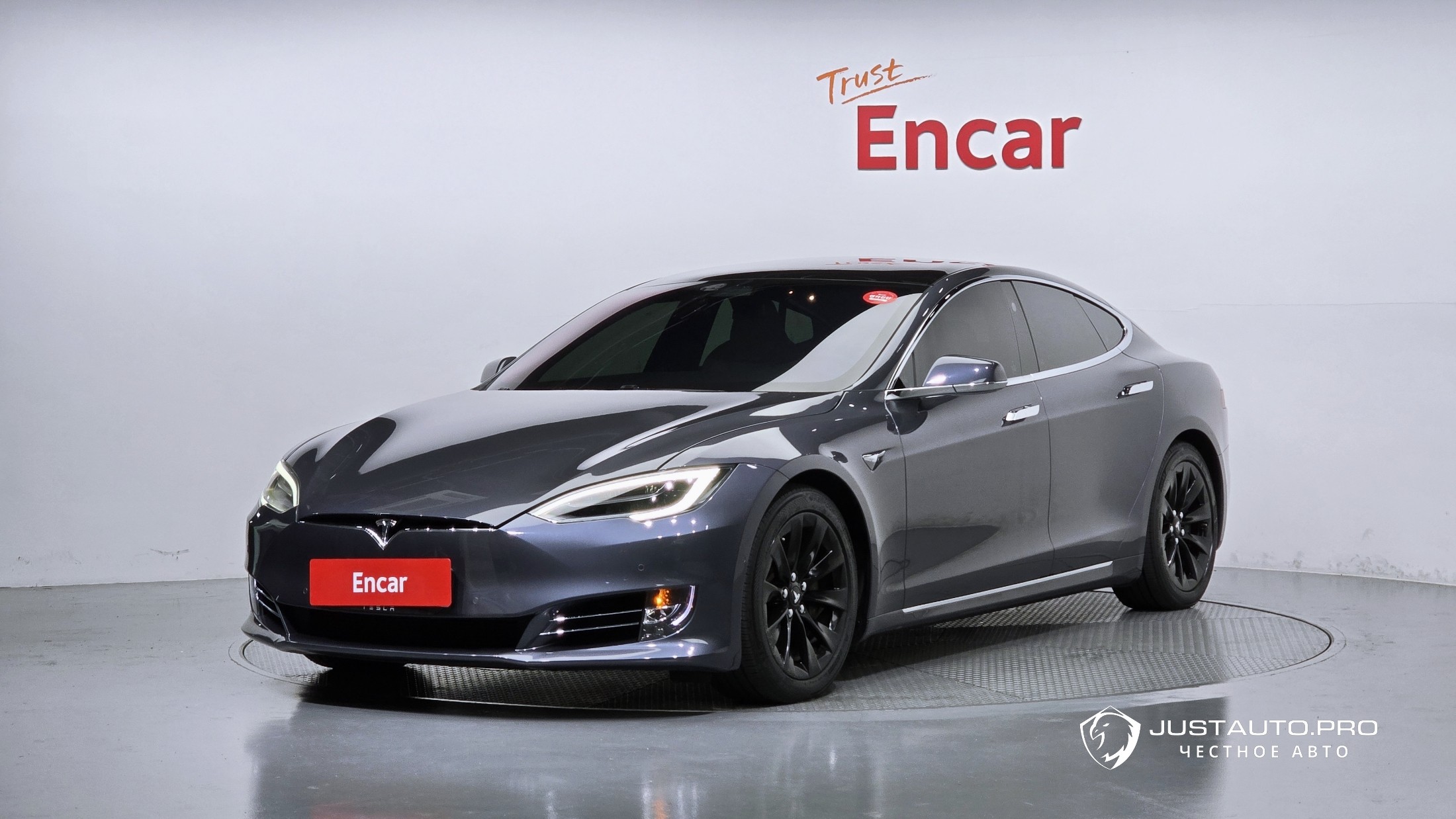 Автомобиль Tesla Model S