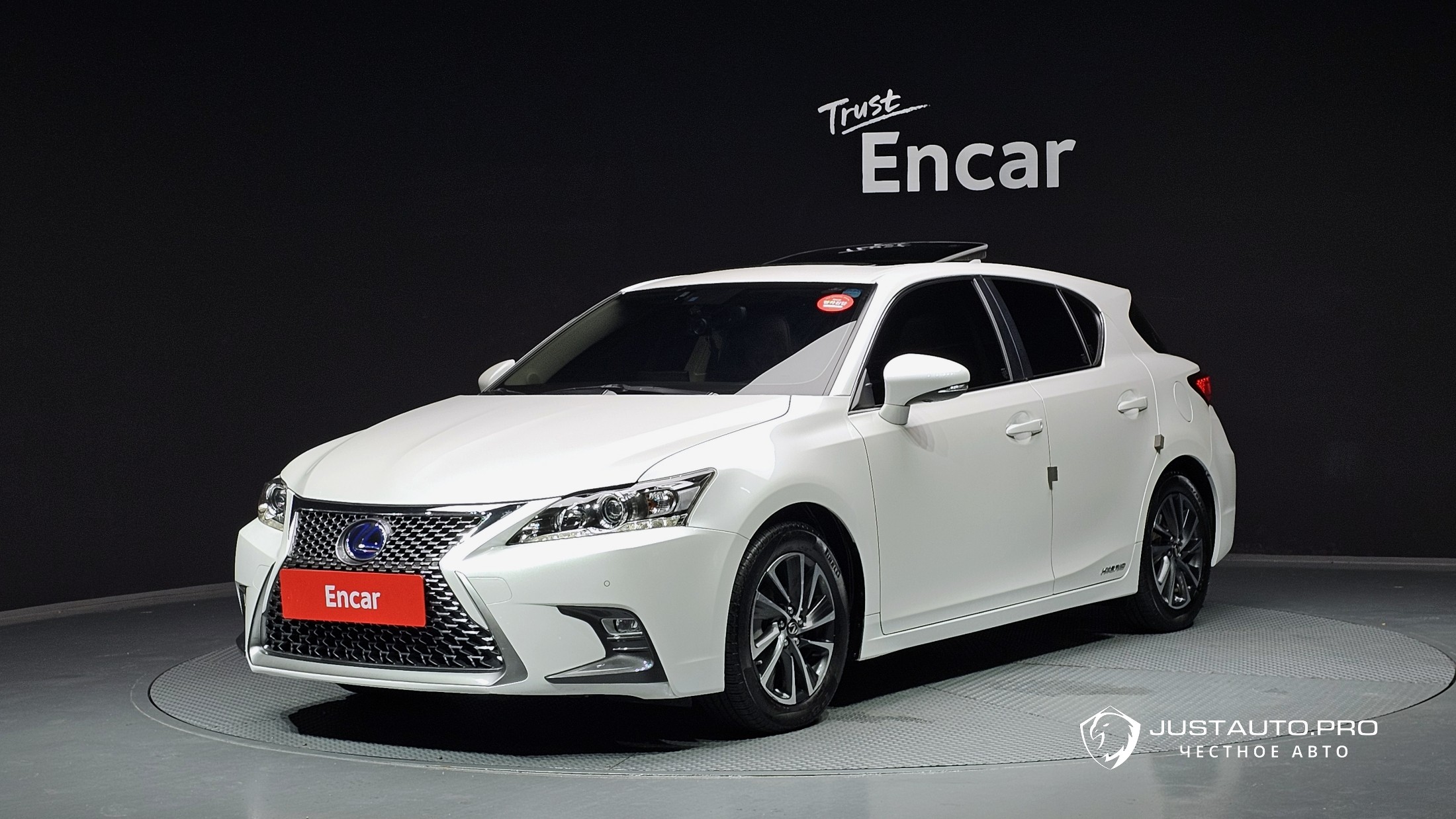 Автомобиль Lexus CT200h