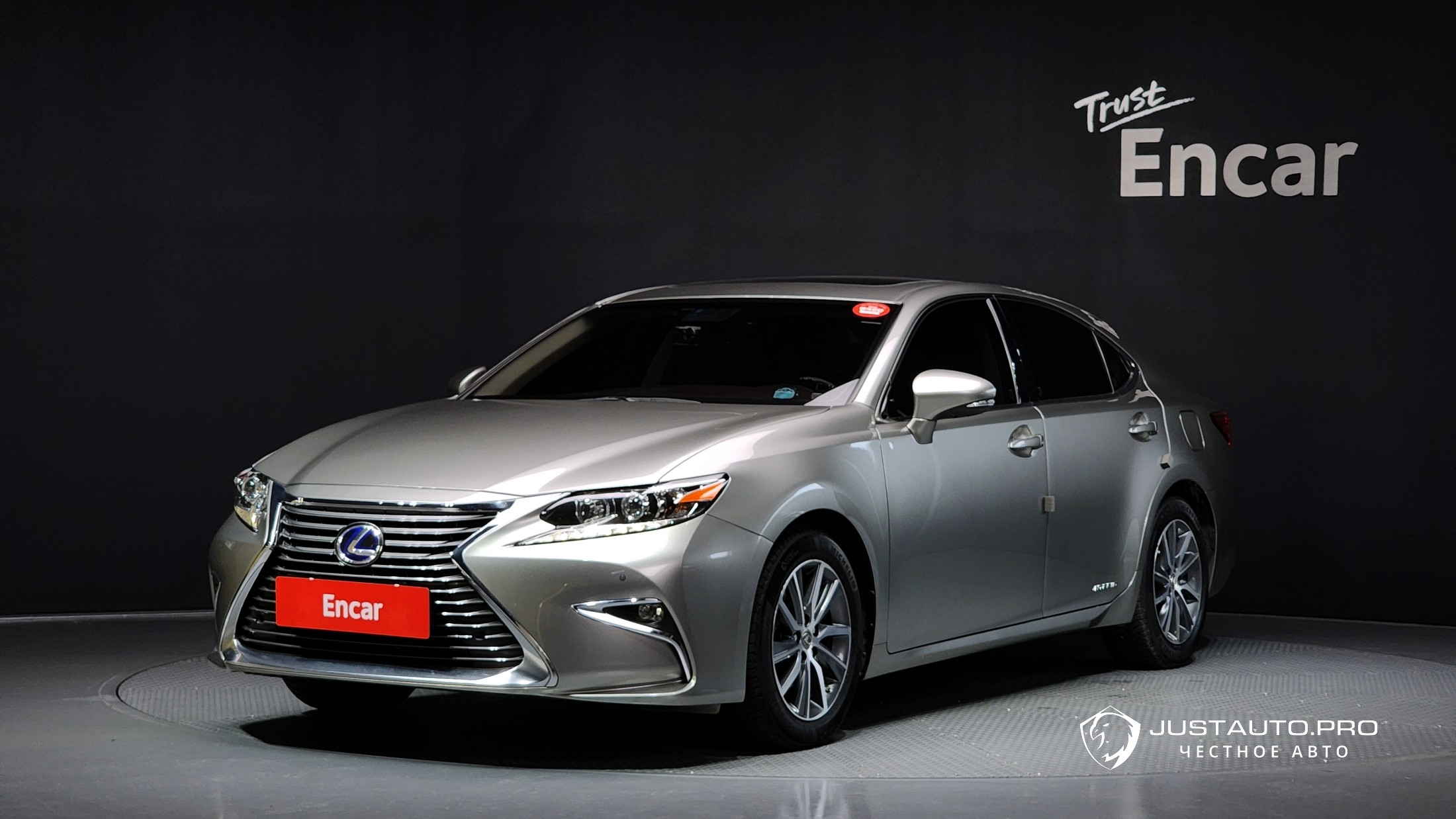 Автомобиль Lexus ES