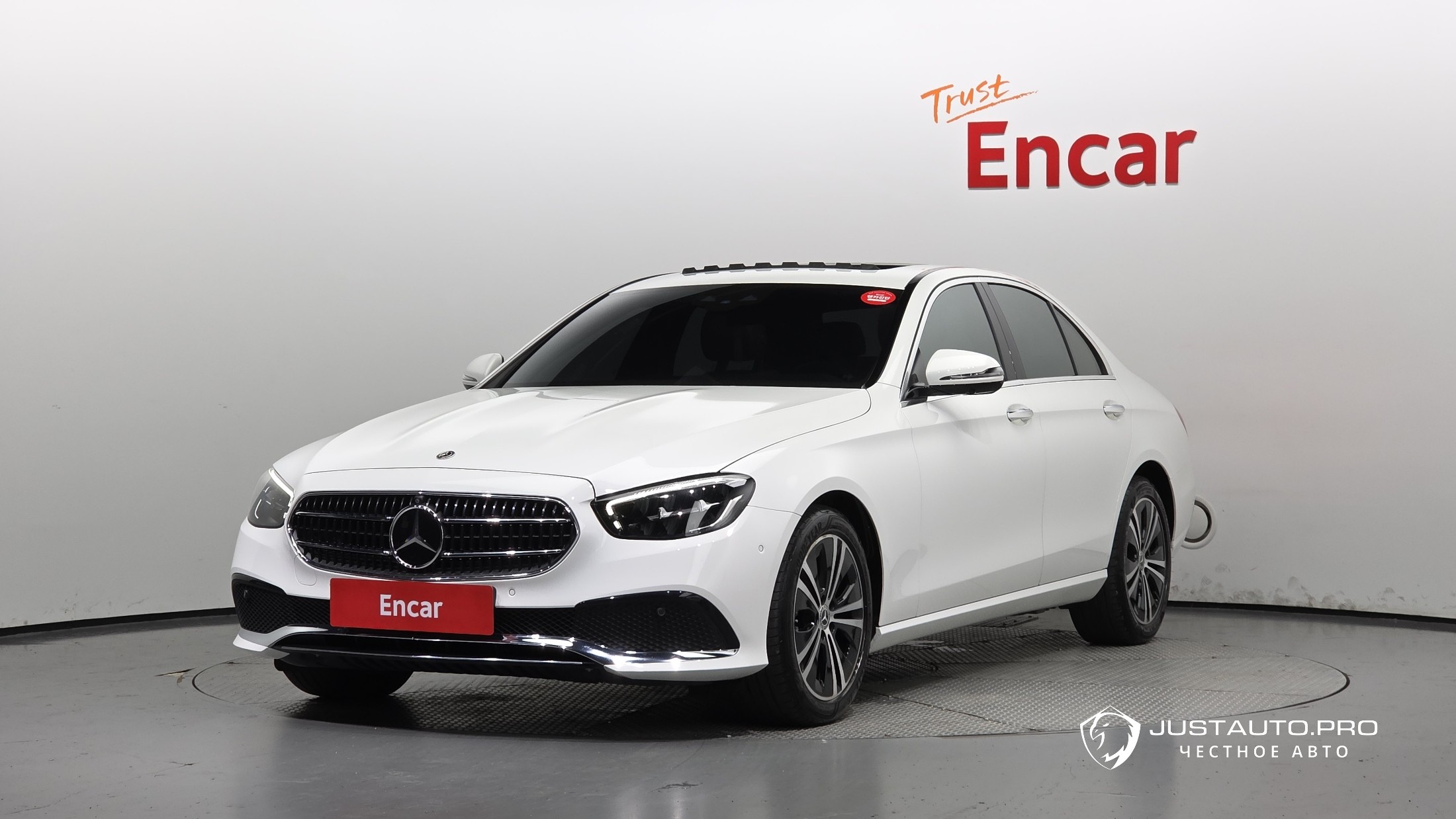 Автомобиль Mercedes-Benz E-Class