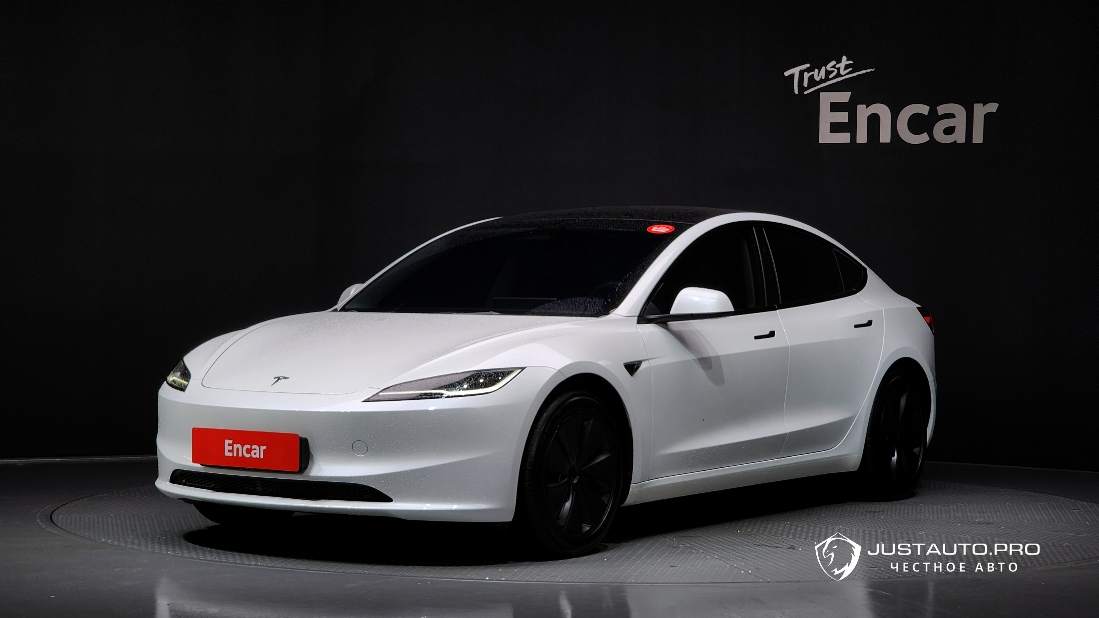 Автомобиль Tesla Model 3