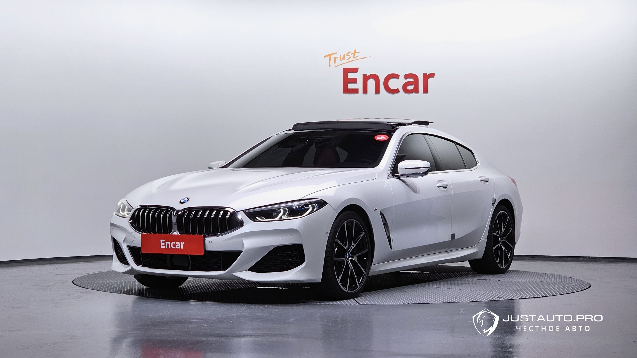 Автомобиль BMW 8-Series