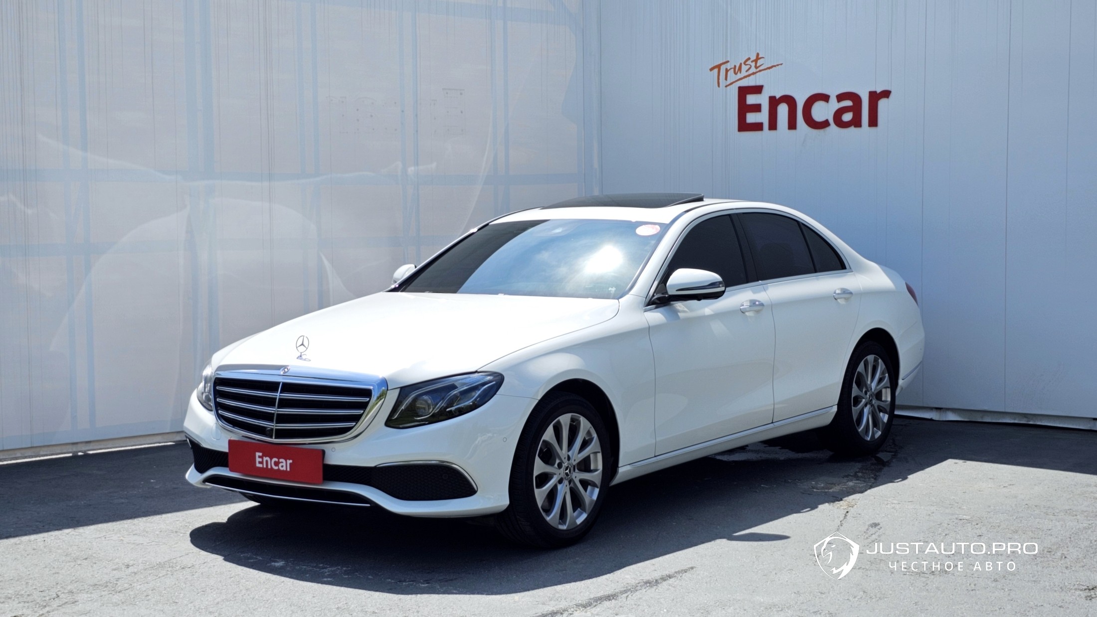 Автомобиль Mercedes-Benz E-Class