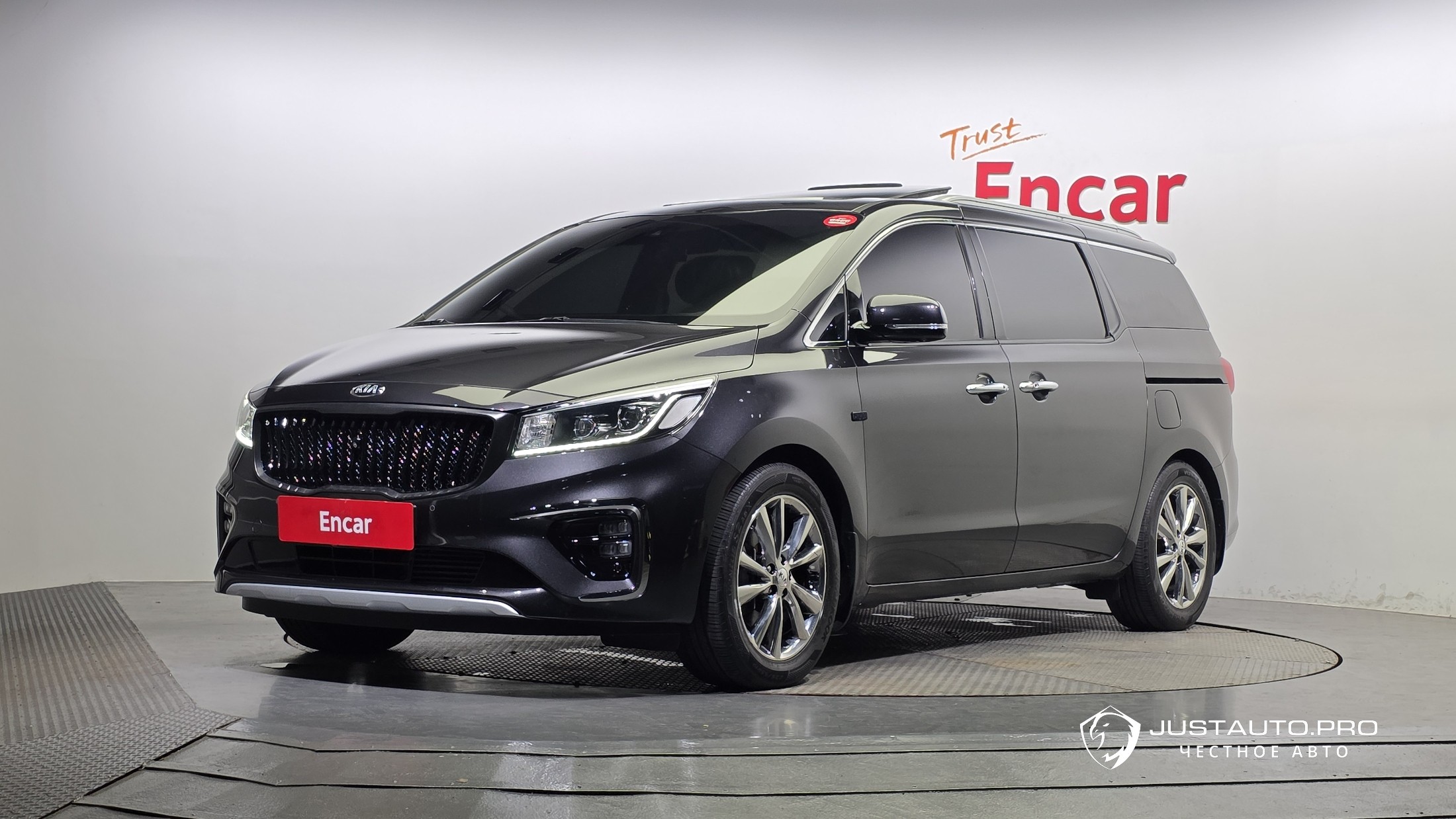 Автомобиль Kia Canival