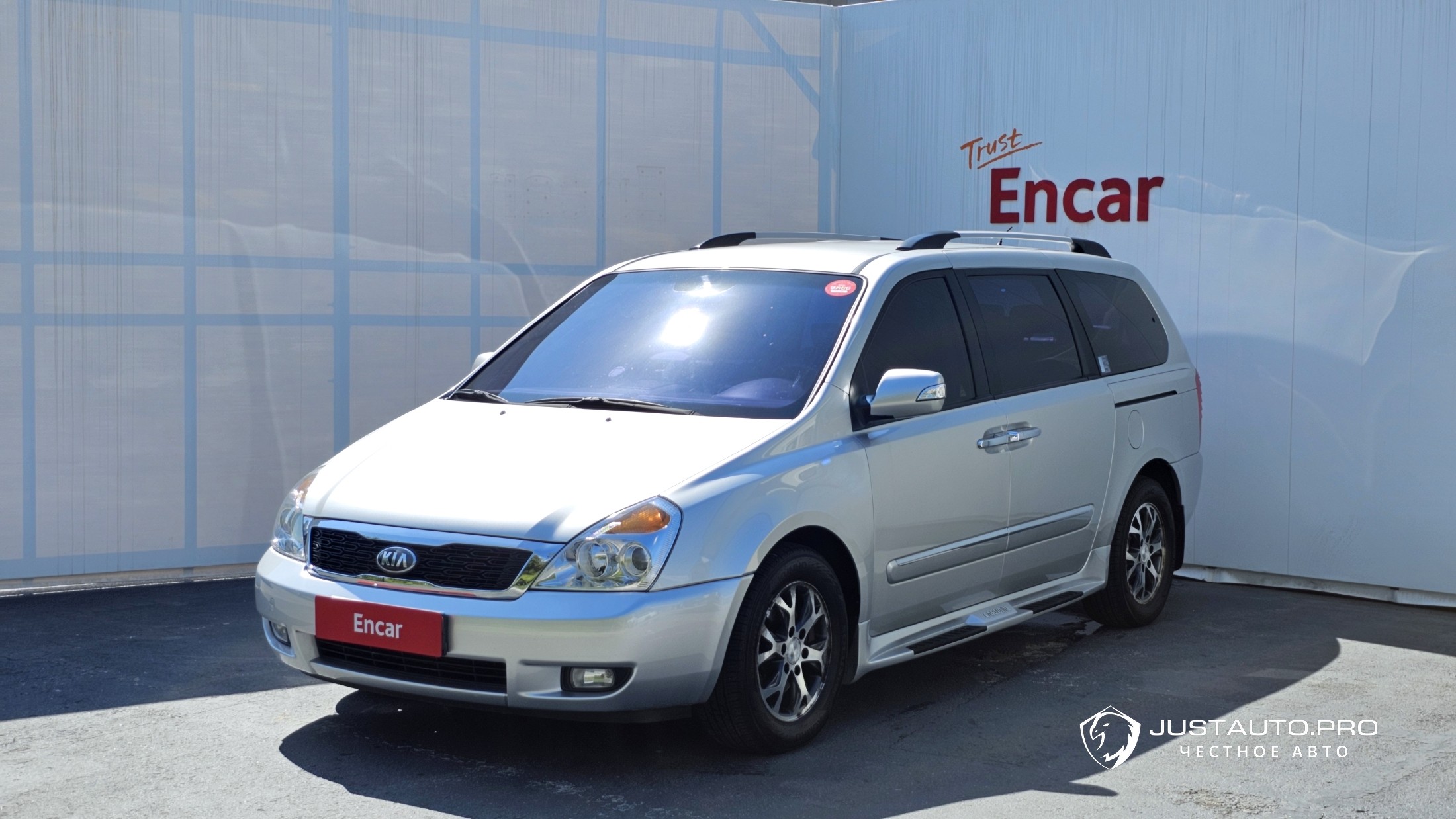 Автомобиль Kia Canival