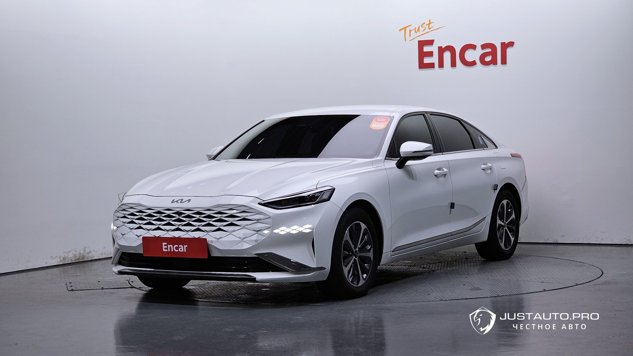 Автомобиль Kia K8
