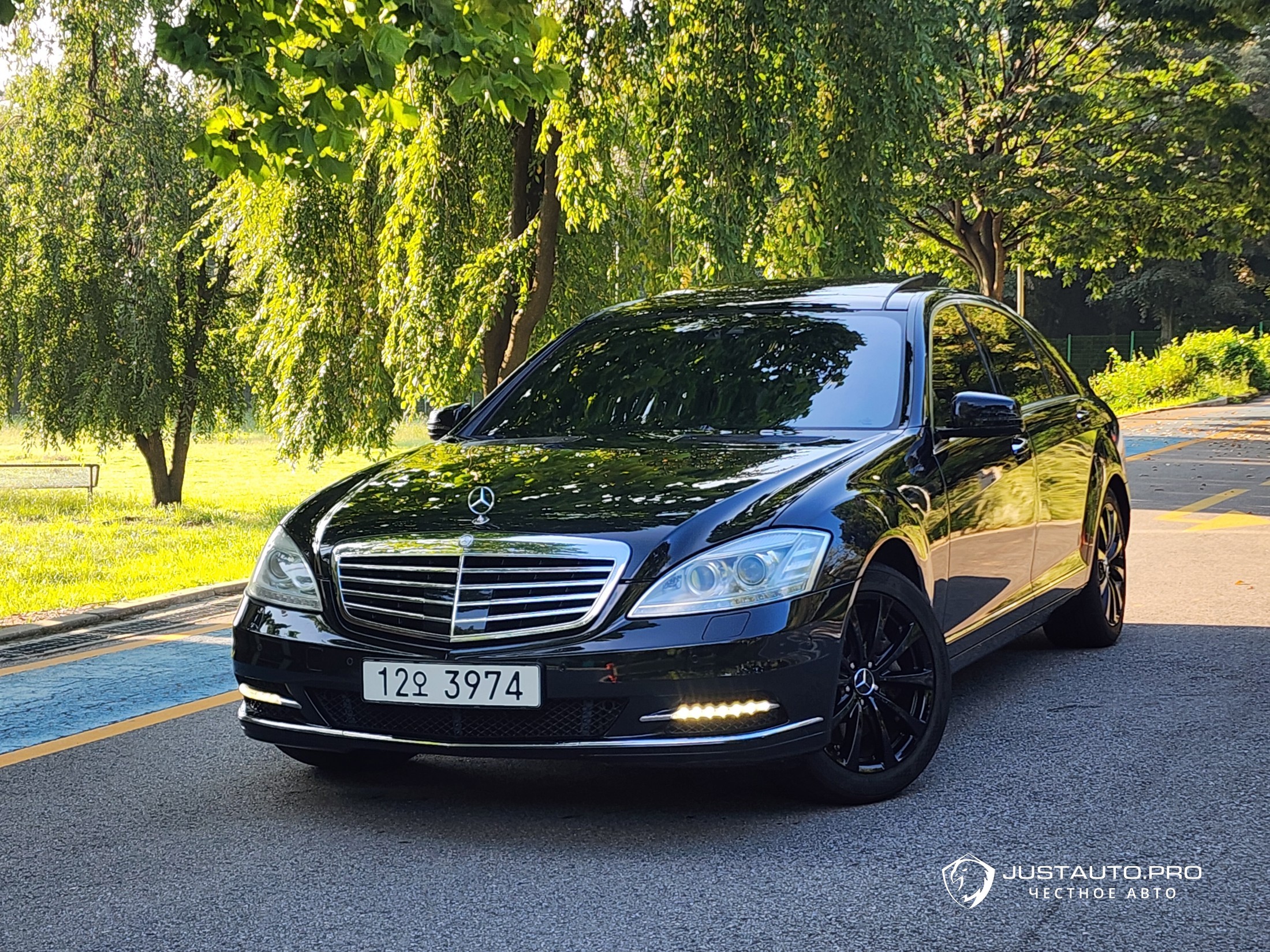 Автомобиль Mercedes-Benz S-Class