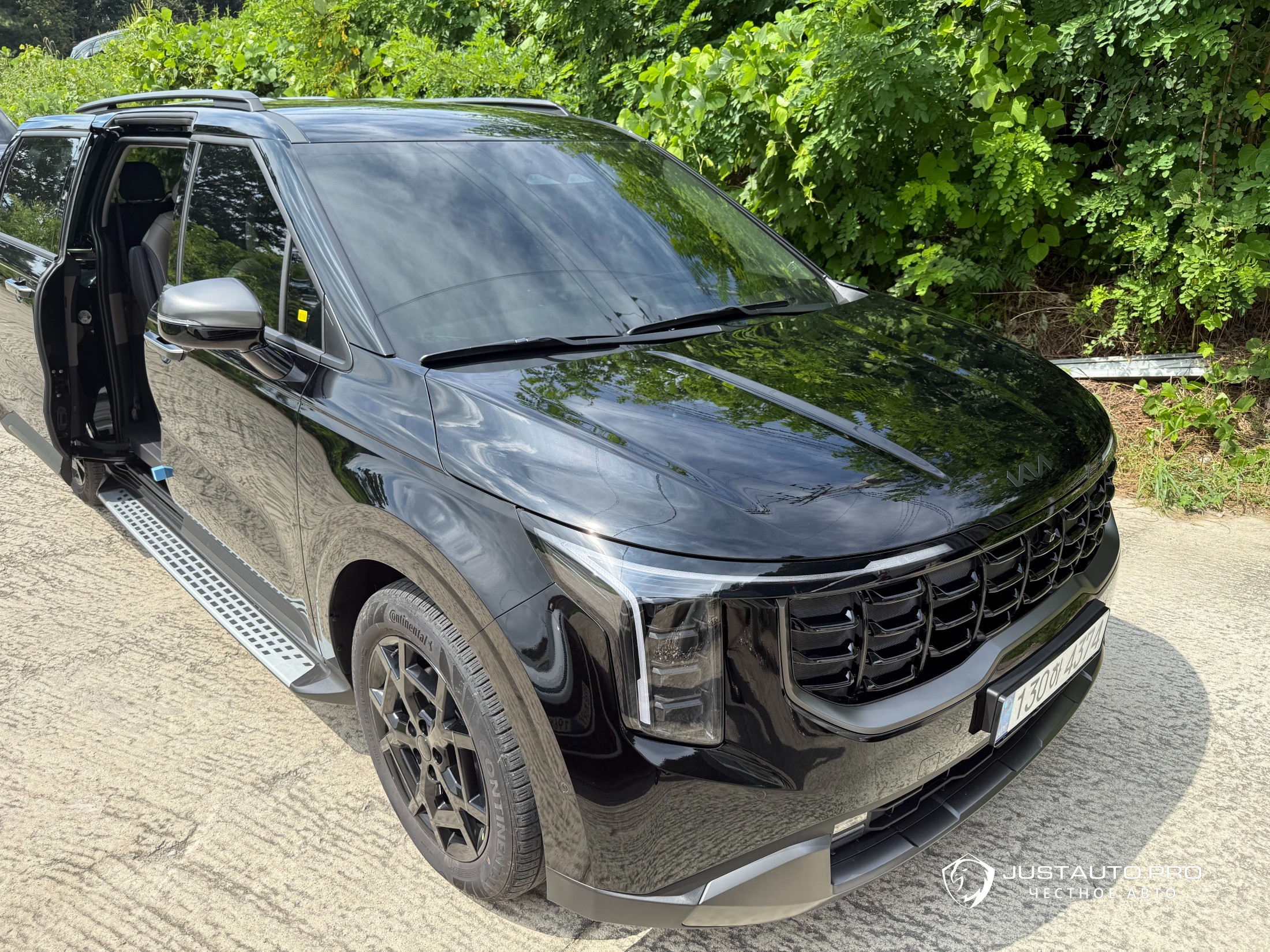 Автомобиль Kia Canival