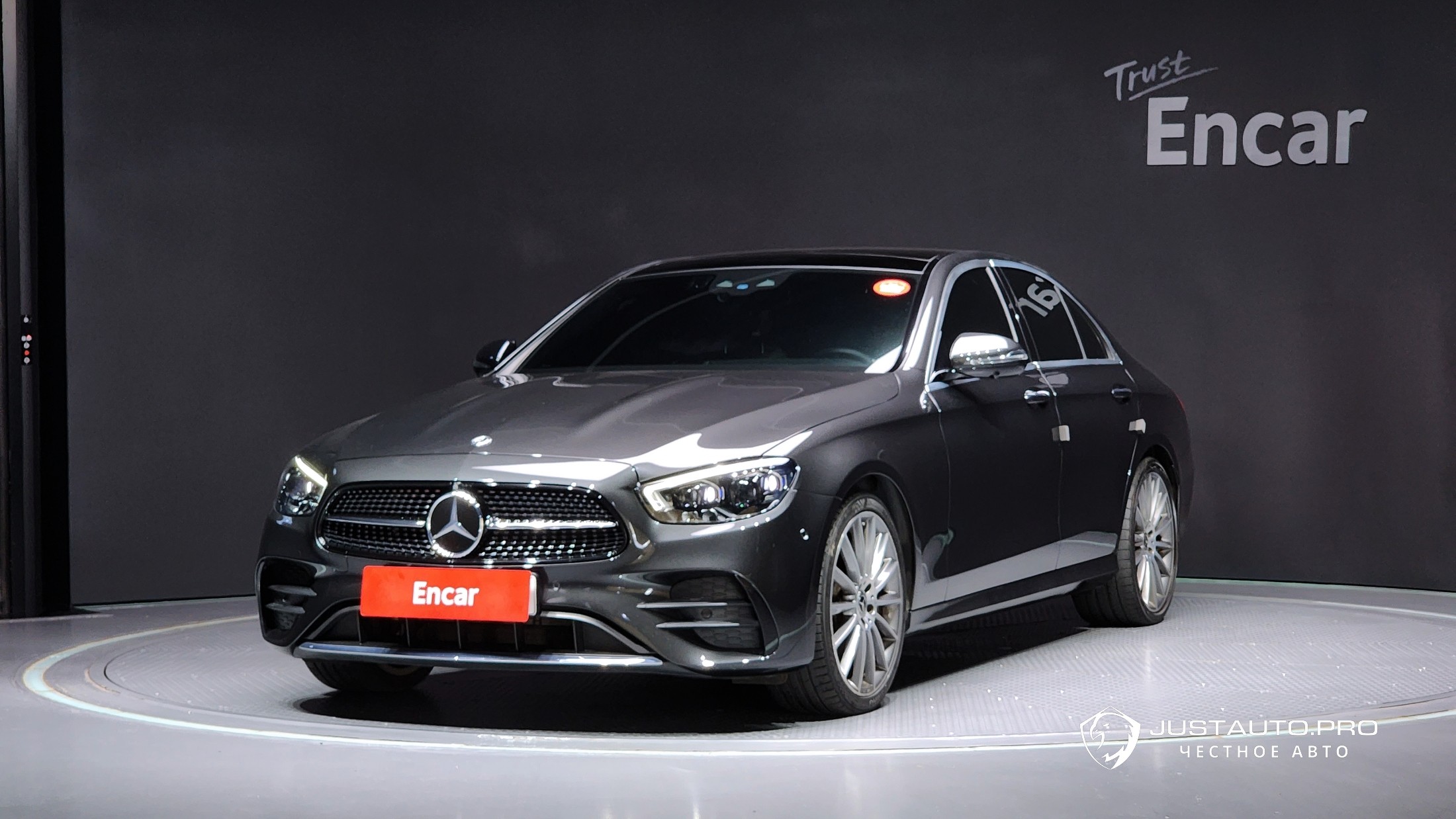 Автомобиль Mercedes-Benz E-Class