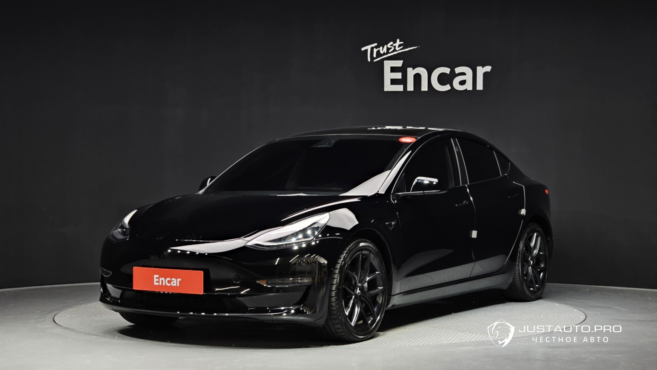 Автомобиль Tesla Model 3