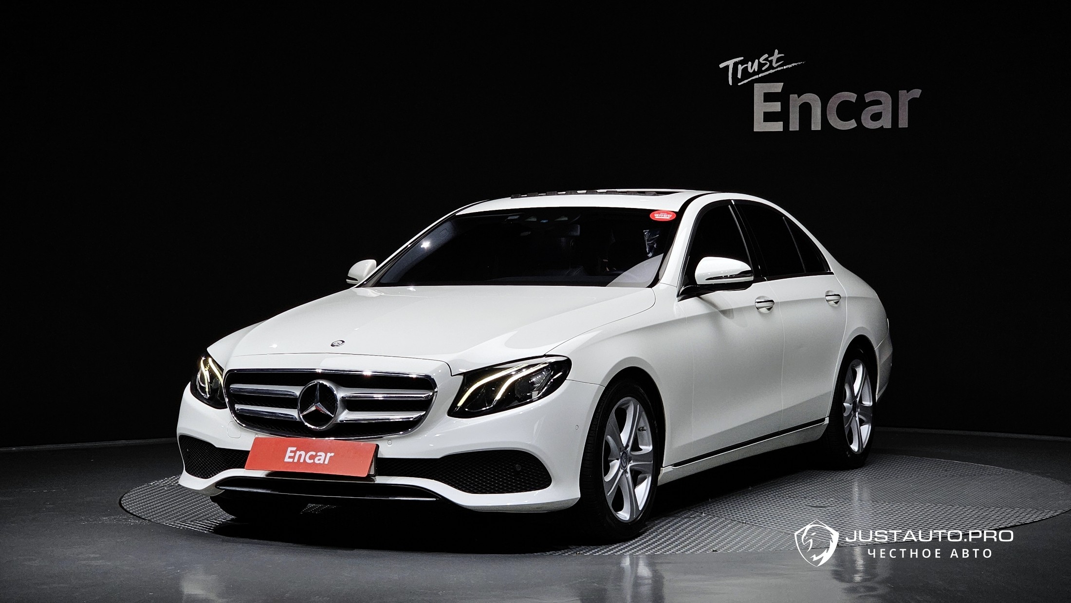 Автомобиль Mercedes-Benz E-Class