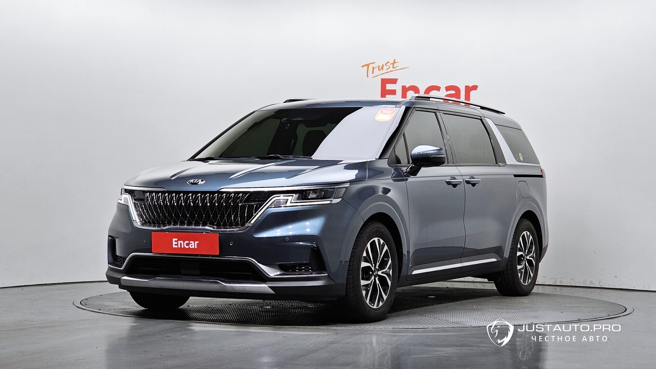 Автомобиль Kia Canival
