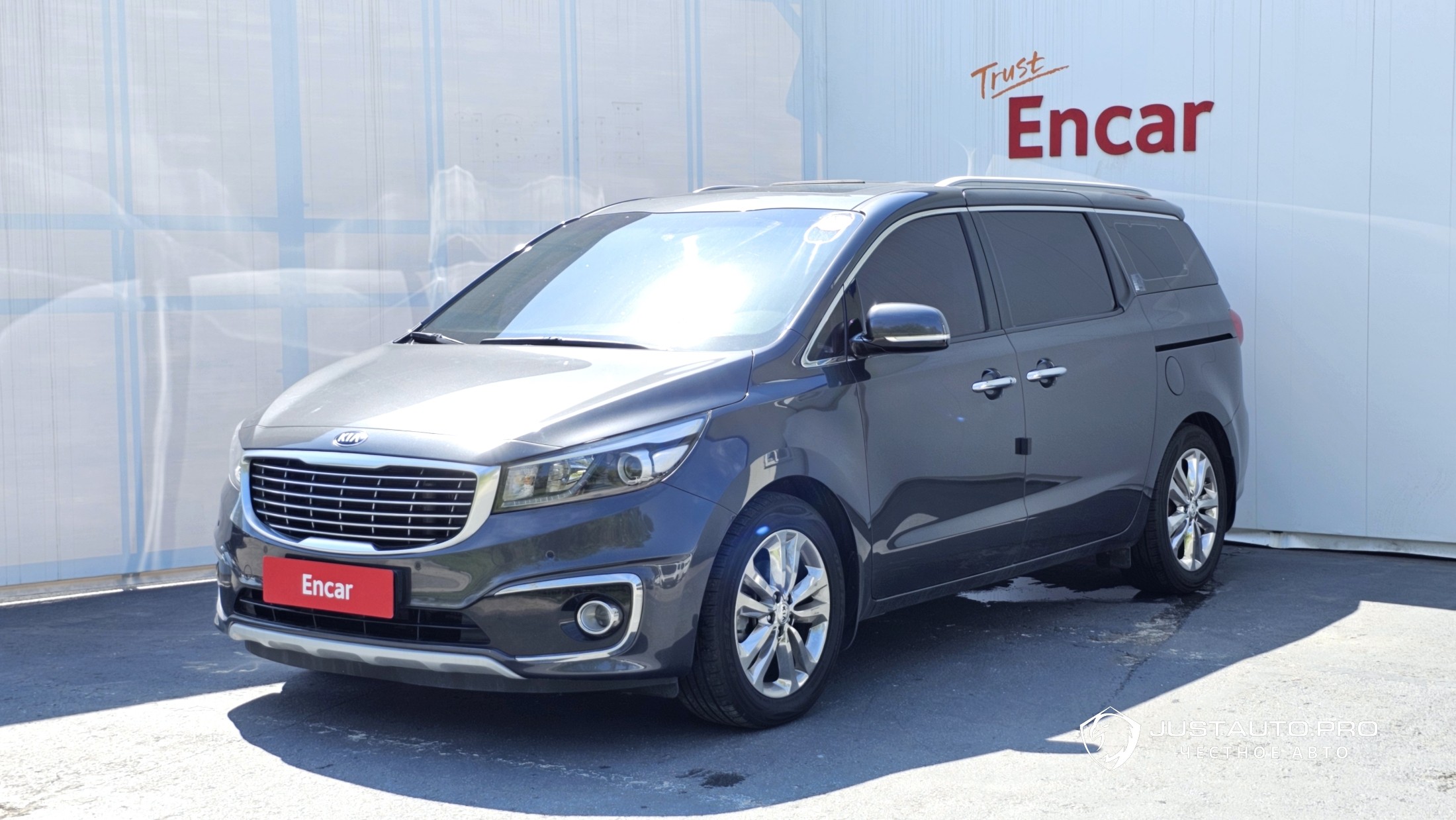 Автомобиль Kia Canival