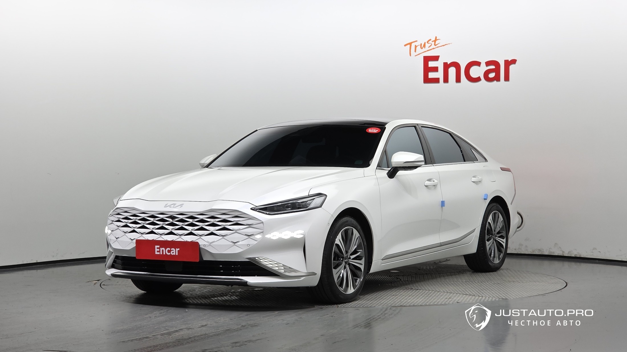 Автомобиль Kia K8