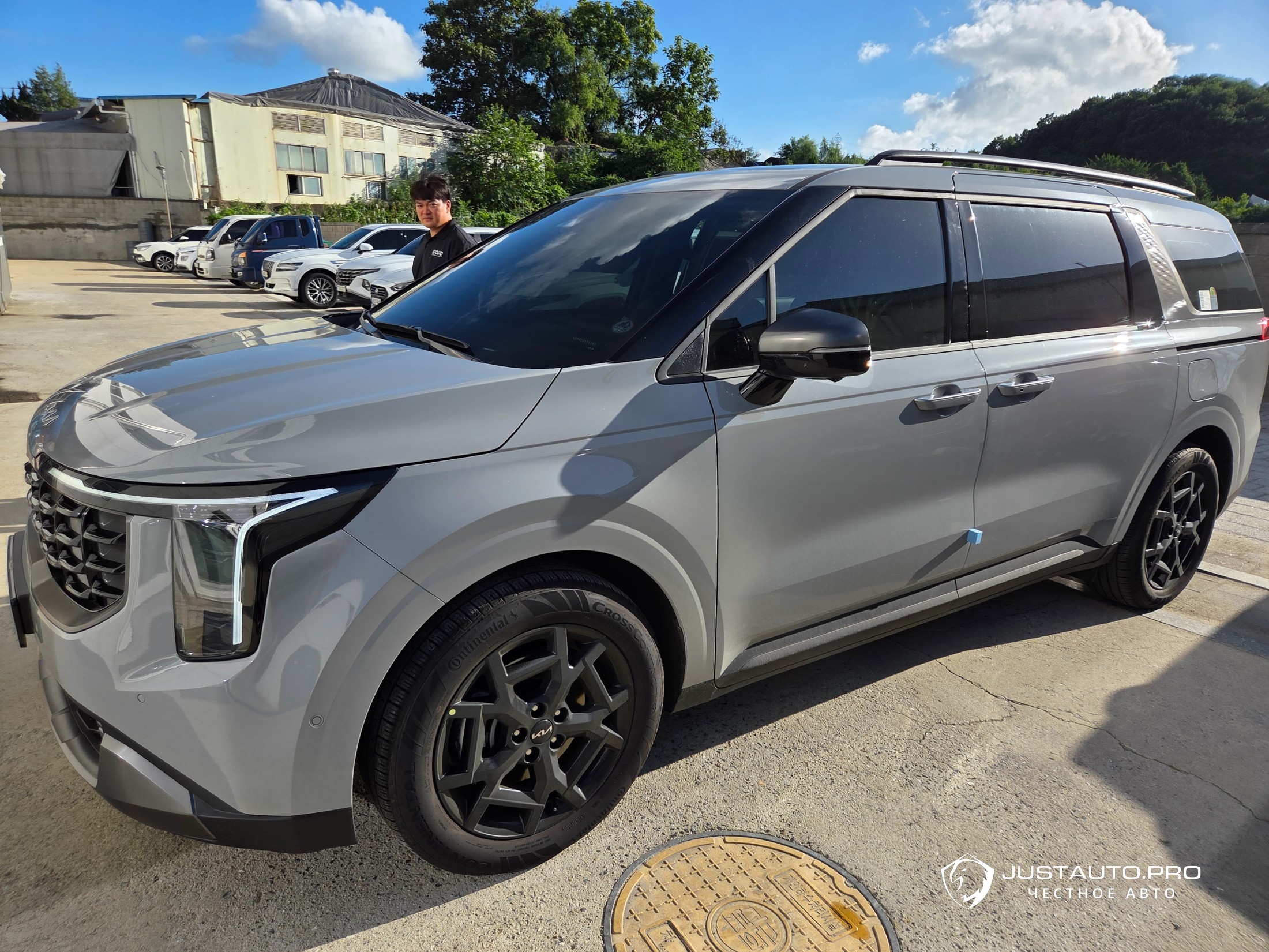 Автомобиль Kia Canival