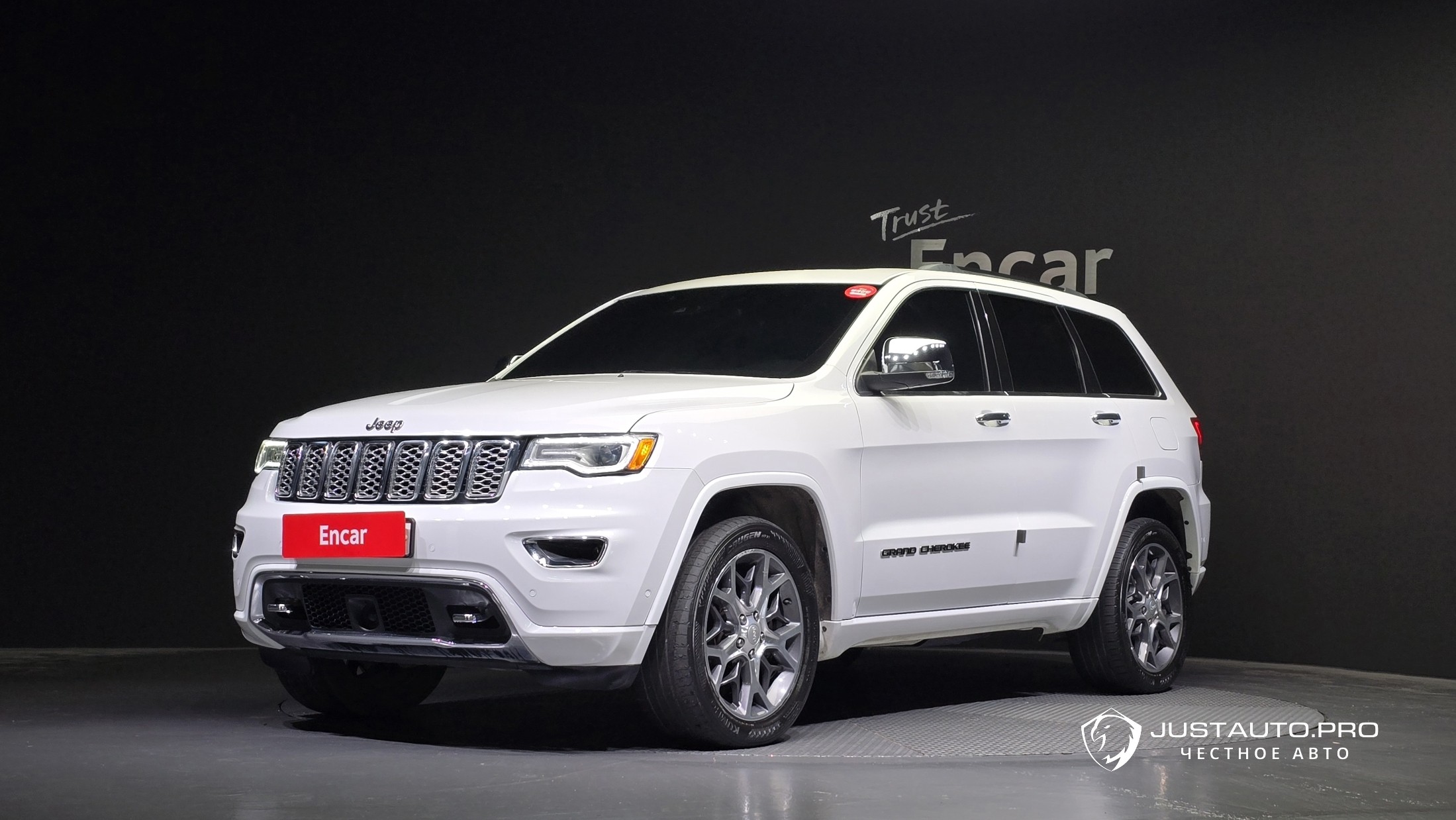 Автомобиль Jeep Cherokee